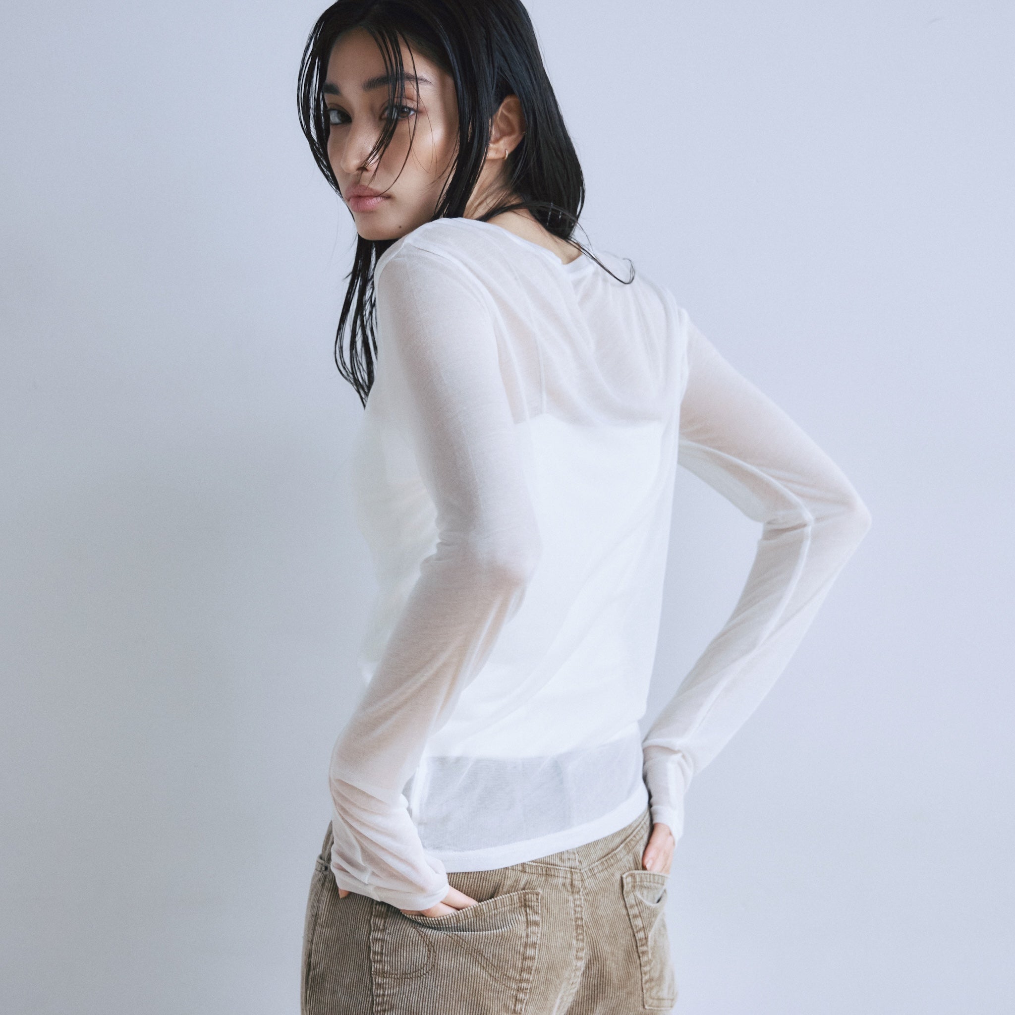 Noble silkヘンリーネックトップス