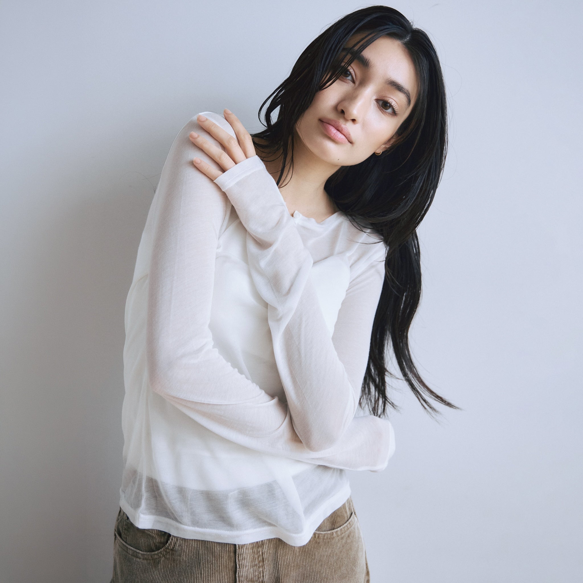 Noble silkヘンリーネックトップス