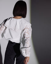 collab ダブルcollarカットワークブラウス
