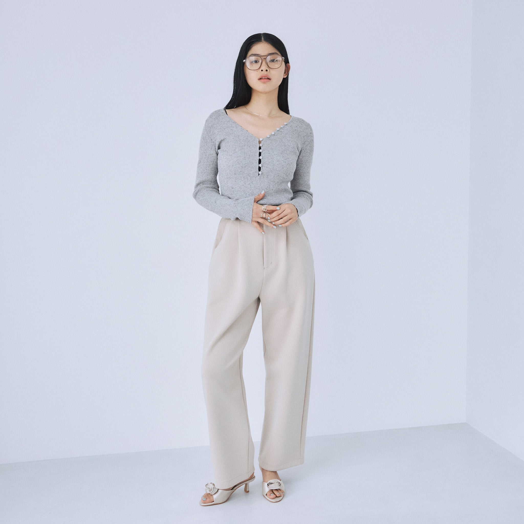 Switching cardboard tuck pants