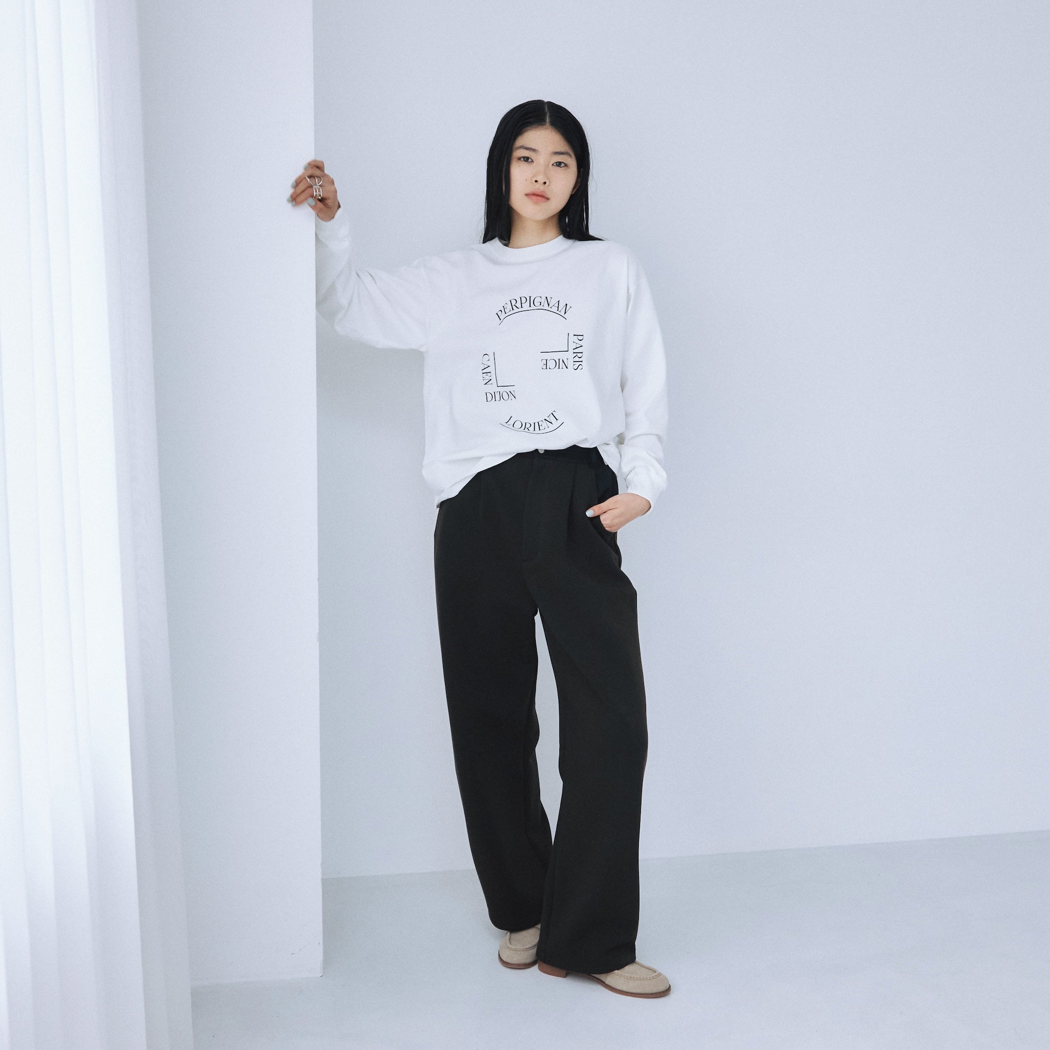 Switching cardboard tuck pants