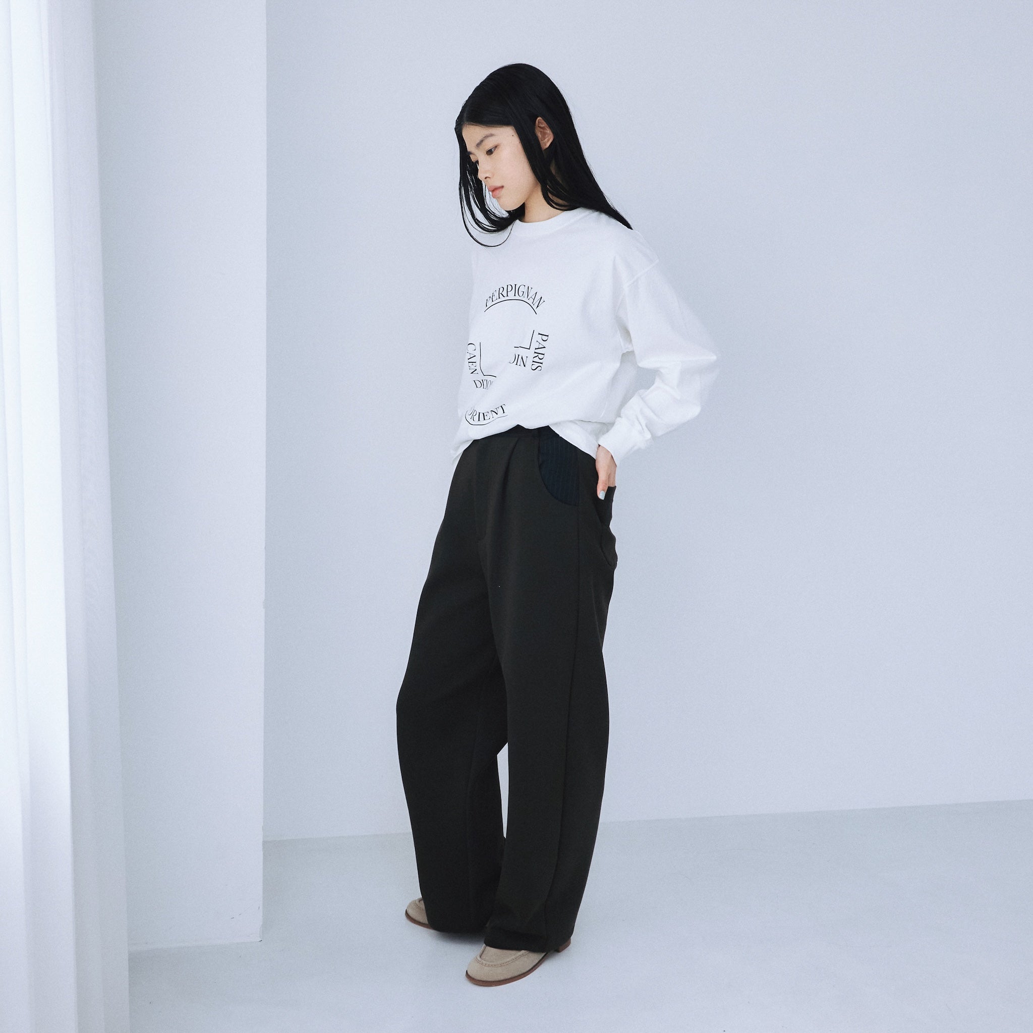 Switching cardboard tuck pants