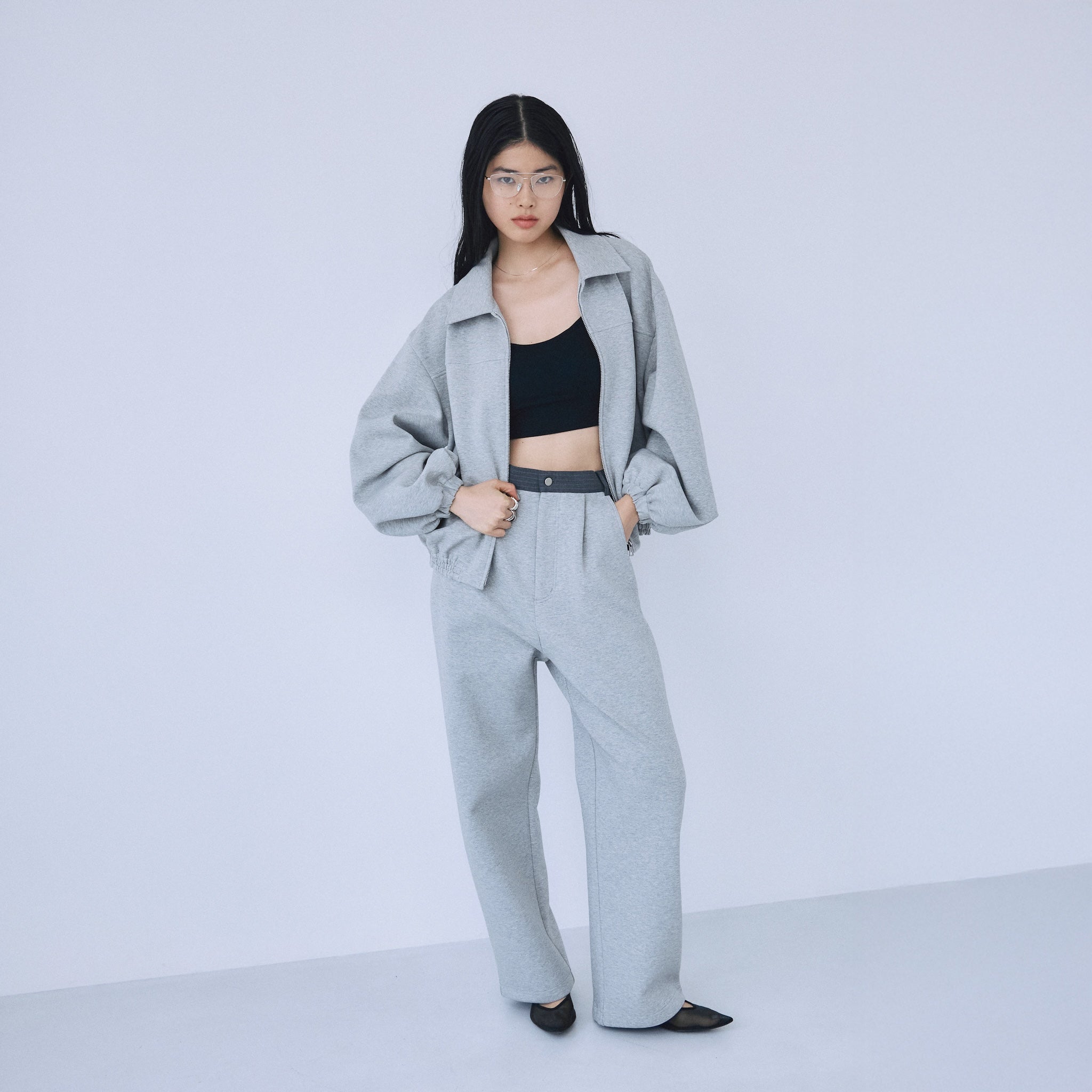 Switching cardboard tuck pants