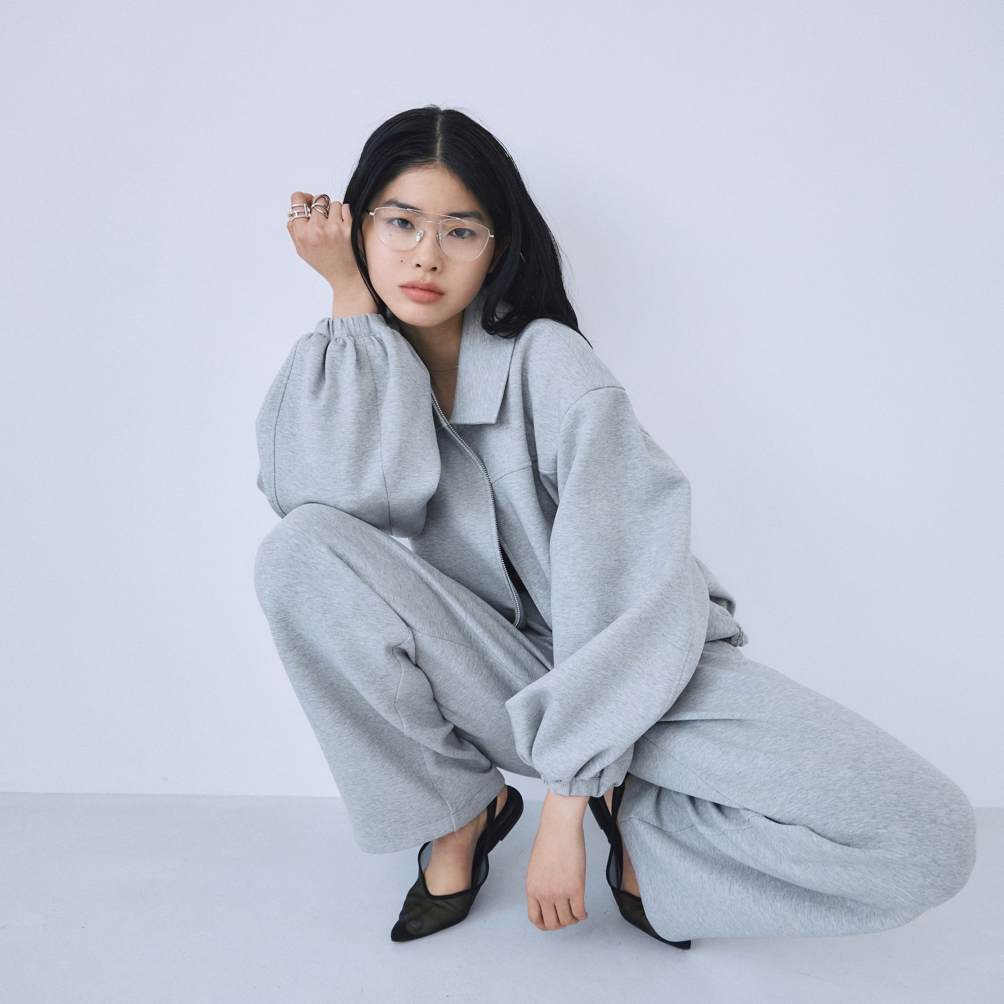 Switching cardboard tuck pants