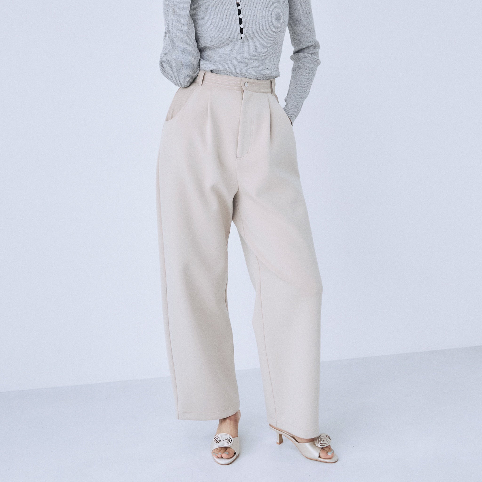 Switching cardboard tuck pants