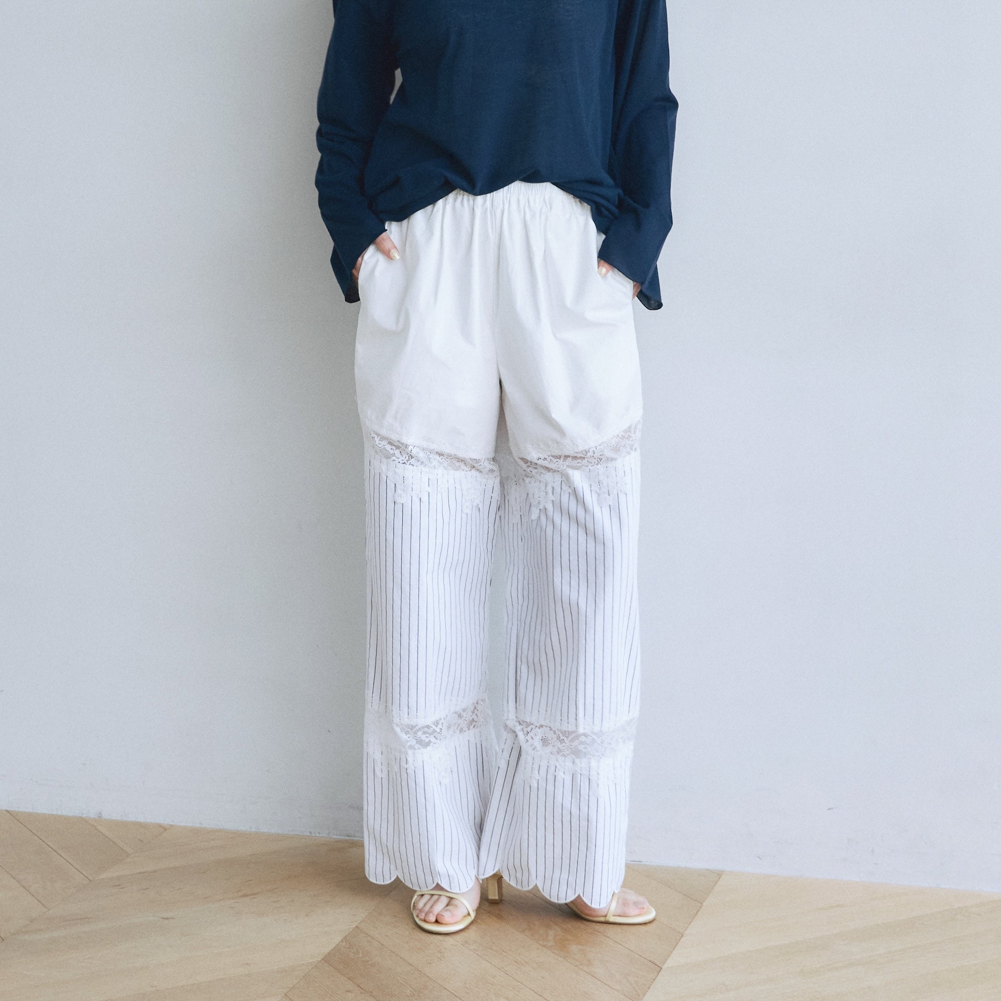 Lace docking scallop relax pants