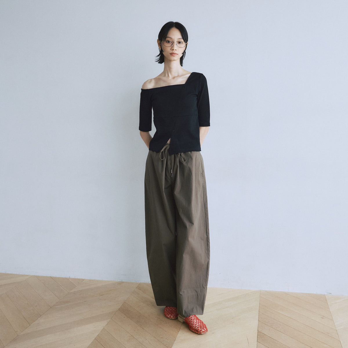 Narrow Waist Cotton Barrel Pants