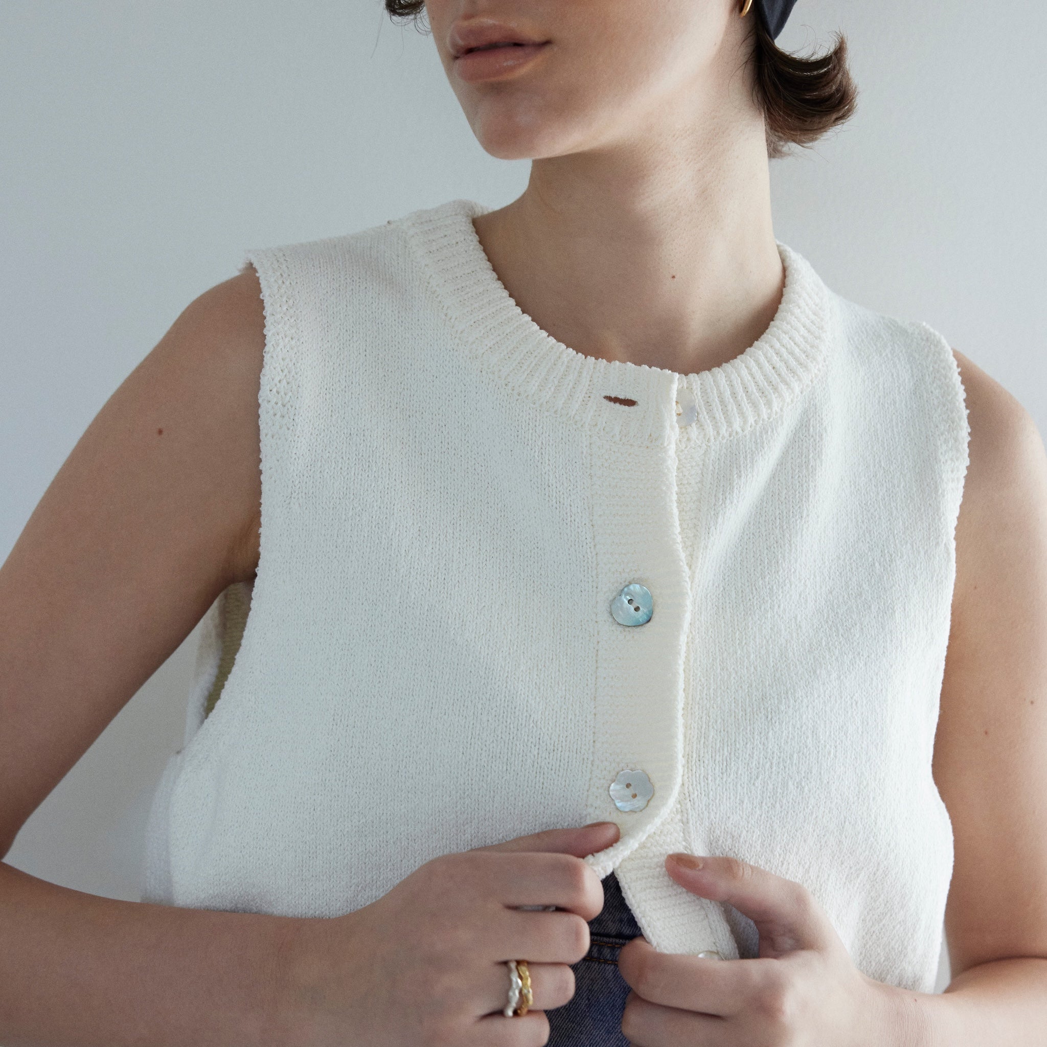 PAPER KNIT MULTI BUTTON CHIBI VEST