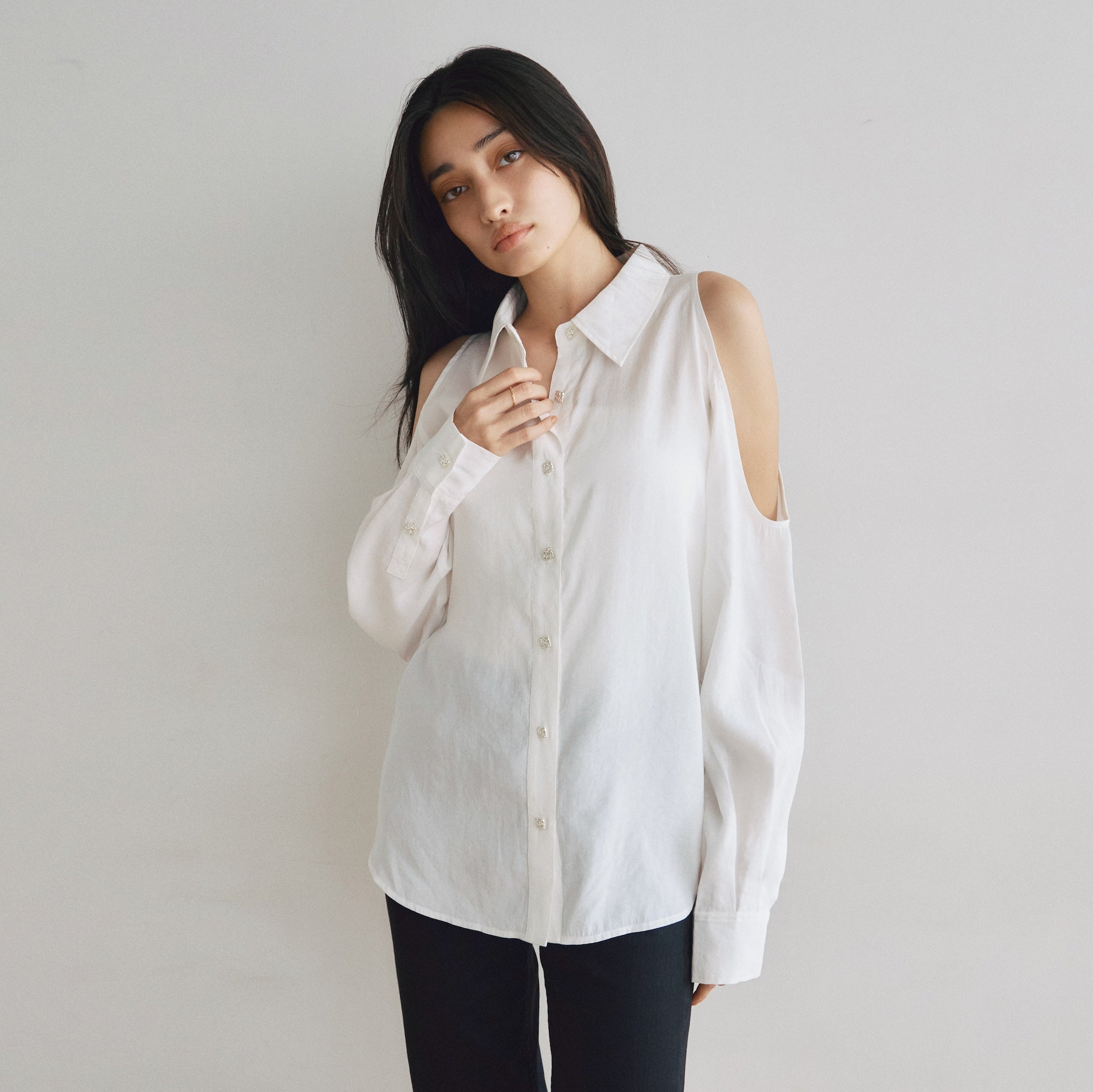 エアリーオープンショルダーシャツ