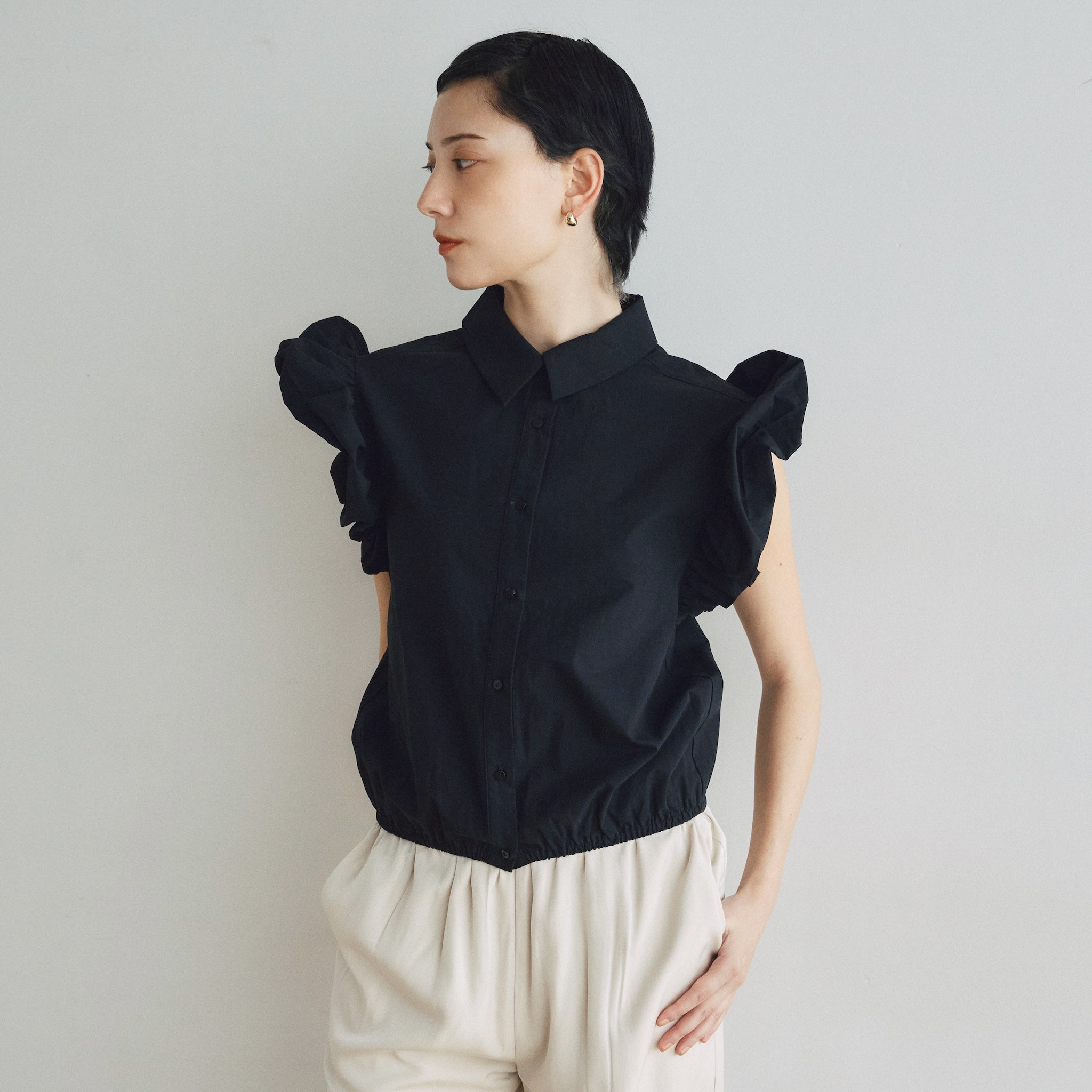 Frill Sleeveラウンドヘムシャツ