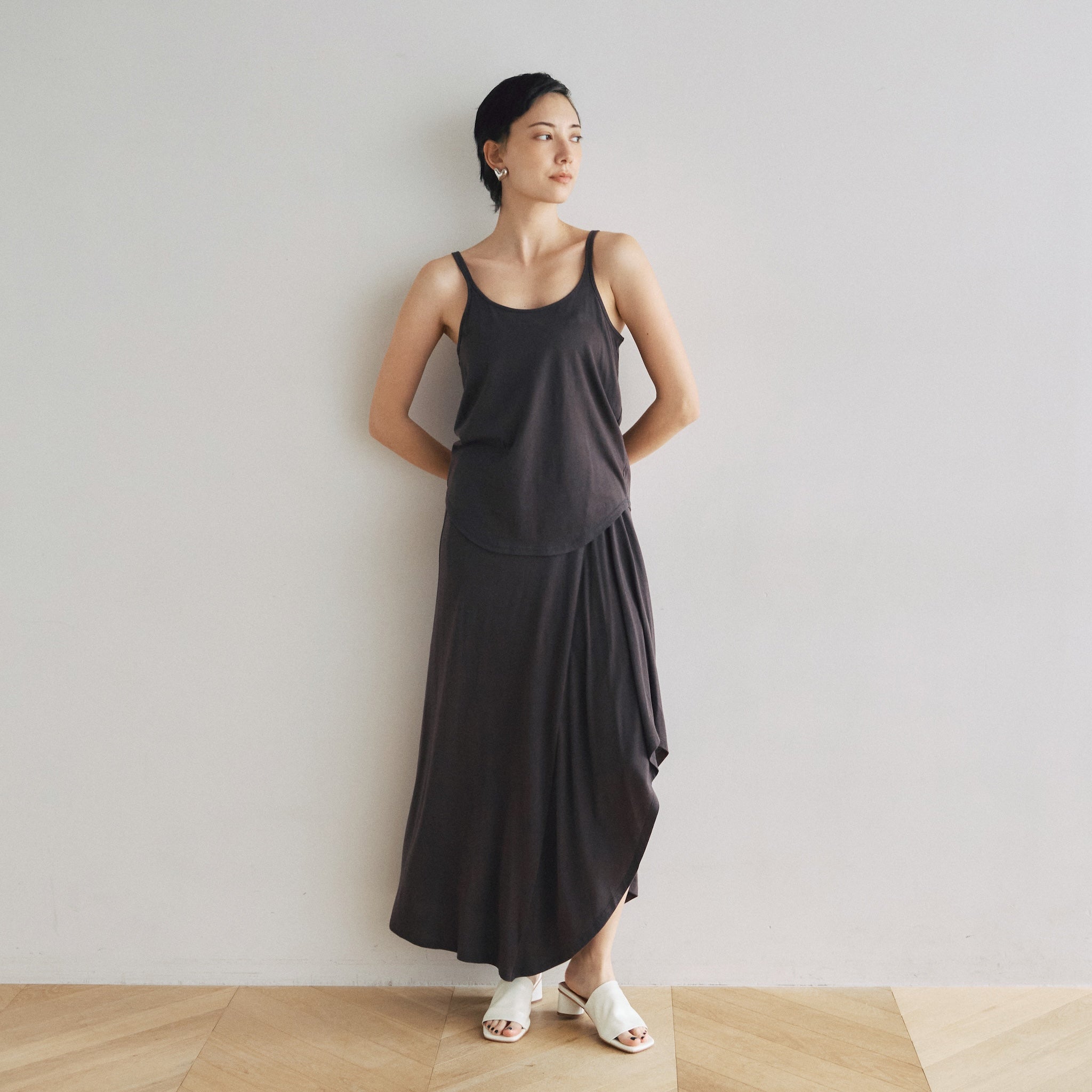ドレープアシンメトリーカットスカート
