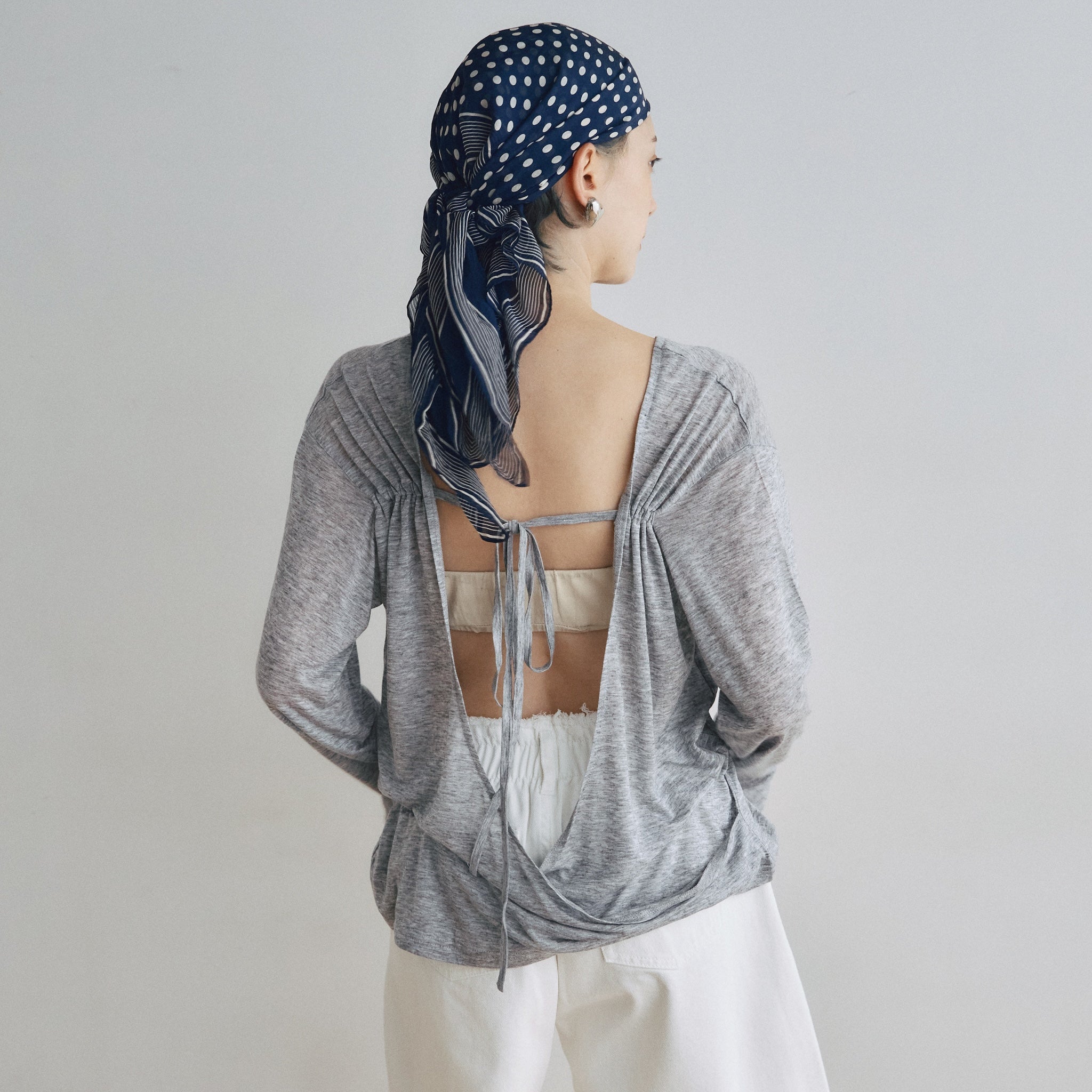 Airy Touch Back Cache-Coeur Top
