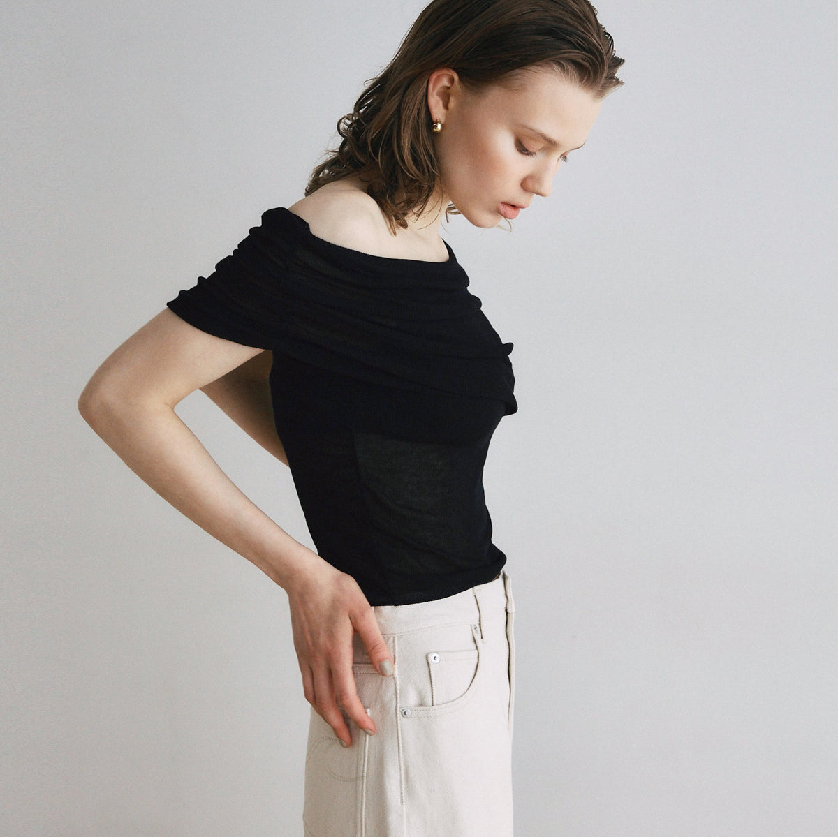 FineYarn RIB Knit Off-the-Shoulder Top