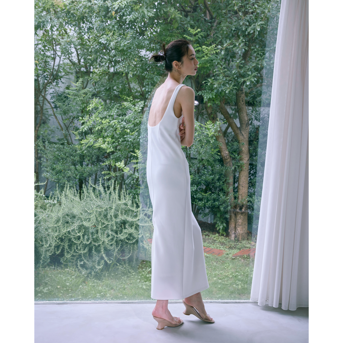 Pad-in back-open boat neck dress