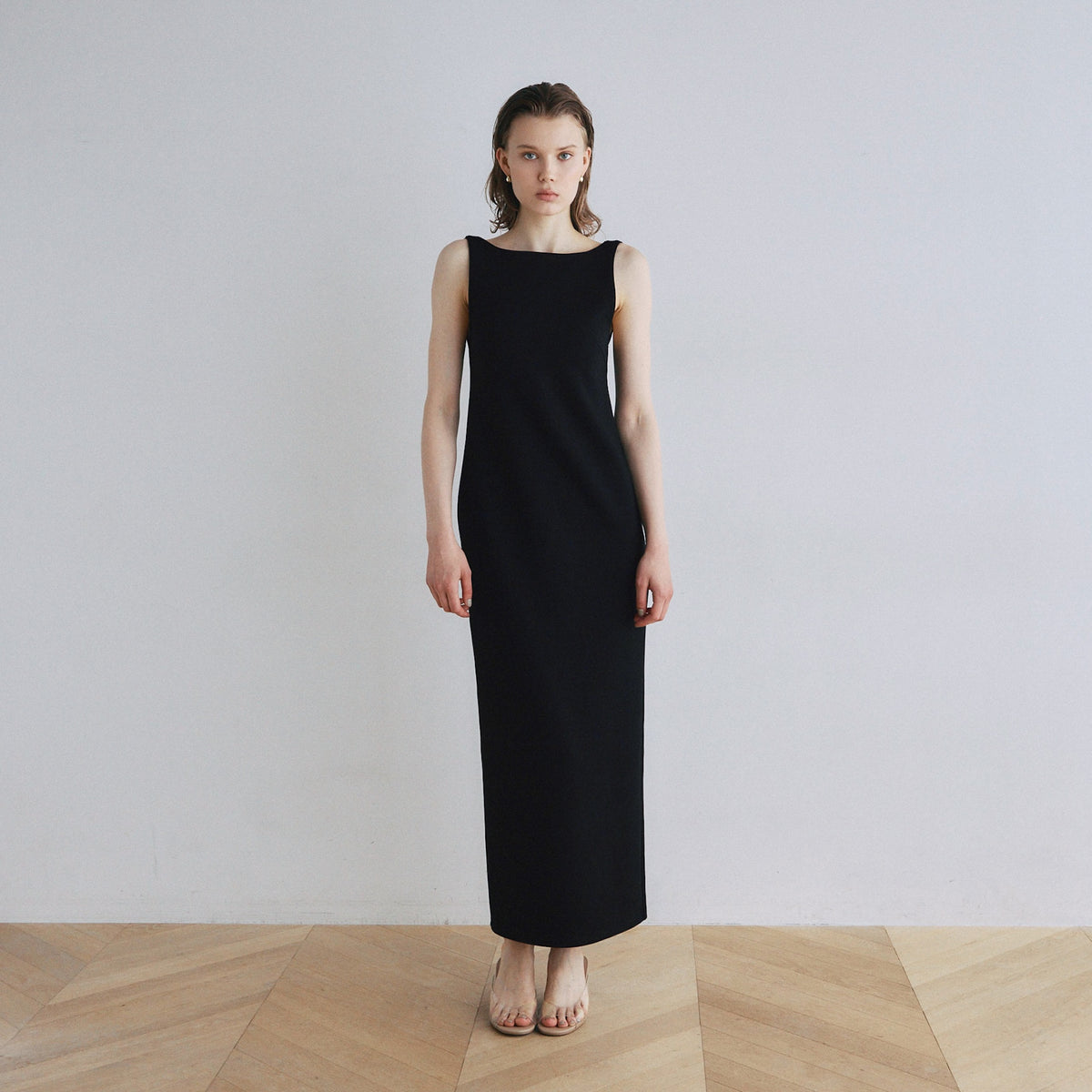 Pad-in back-open boat neck dress