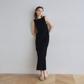 Pad-in back-open boat neck dress