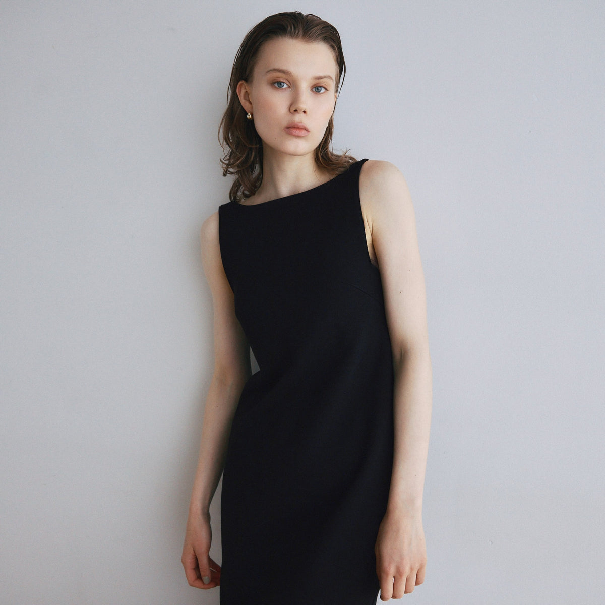 Pad-in back-open boat neck dress