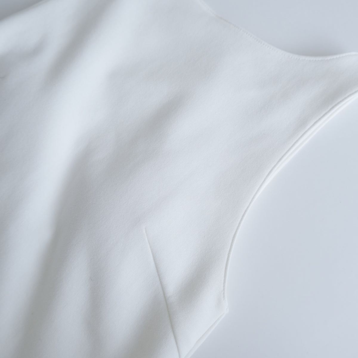 Pad-in back-open boat neck dress
