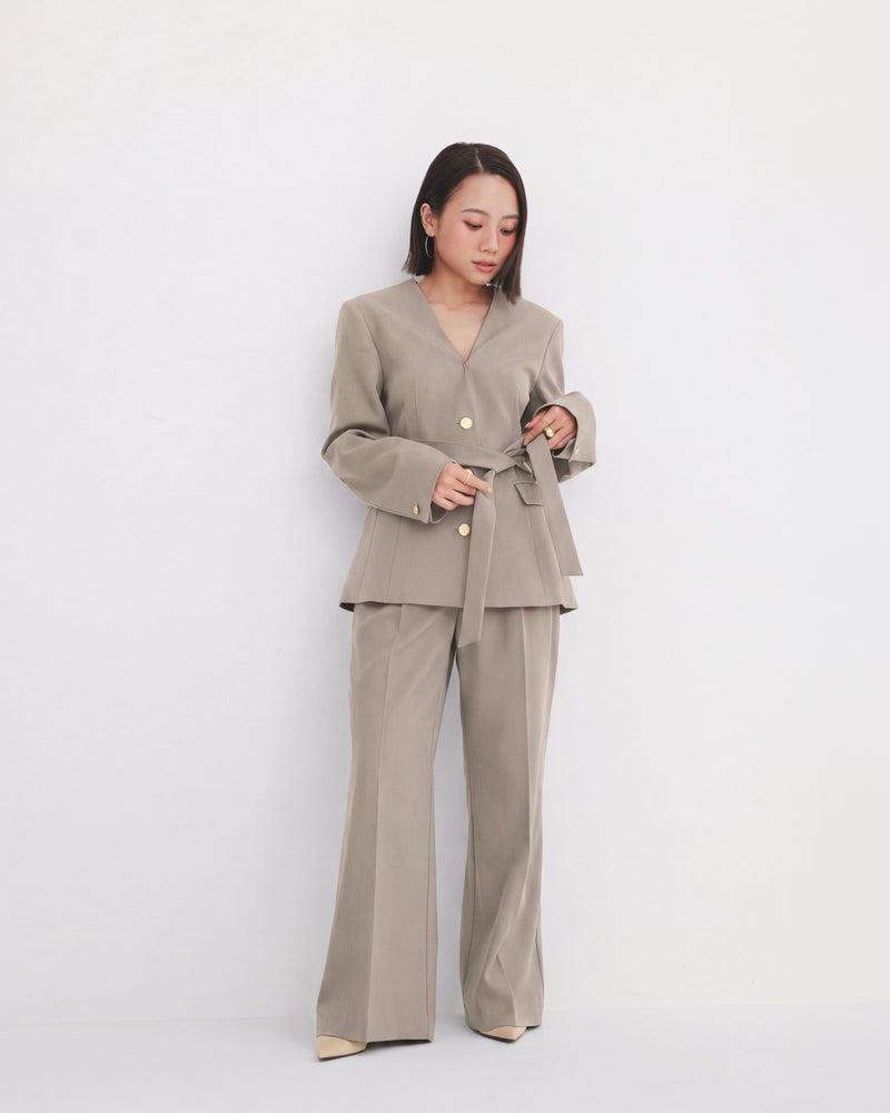 collab soft flare tuck pants