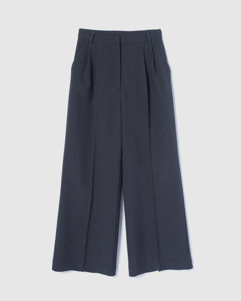 collab soft flare tuck pants