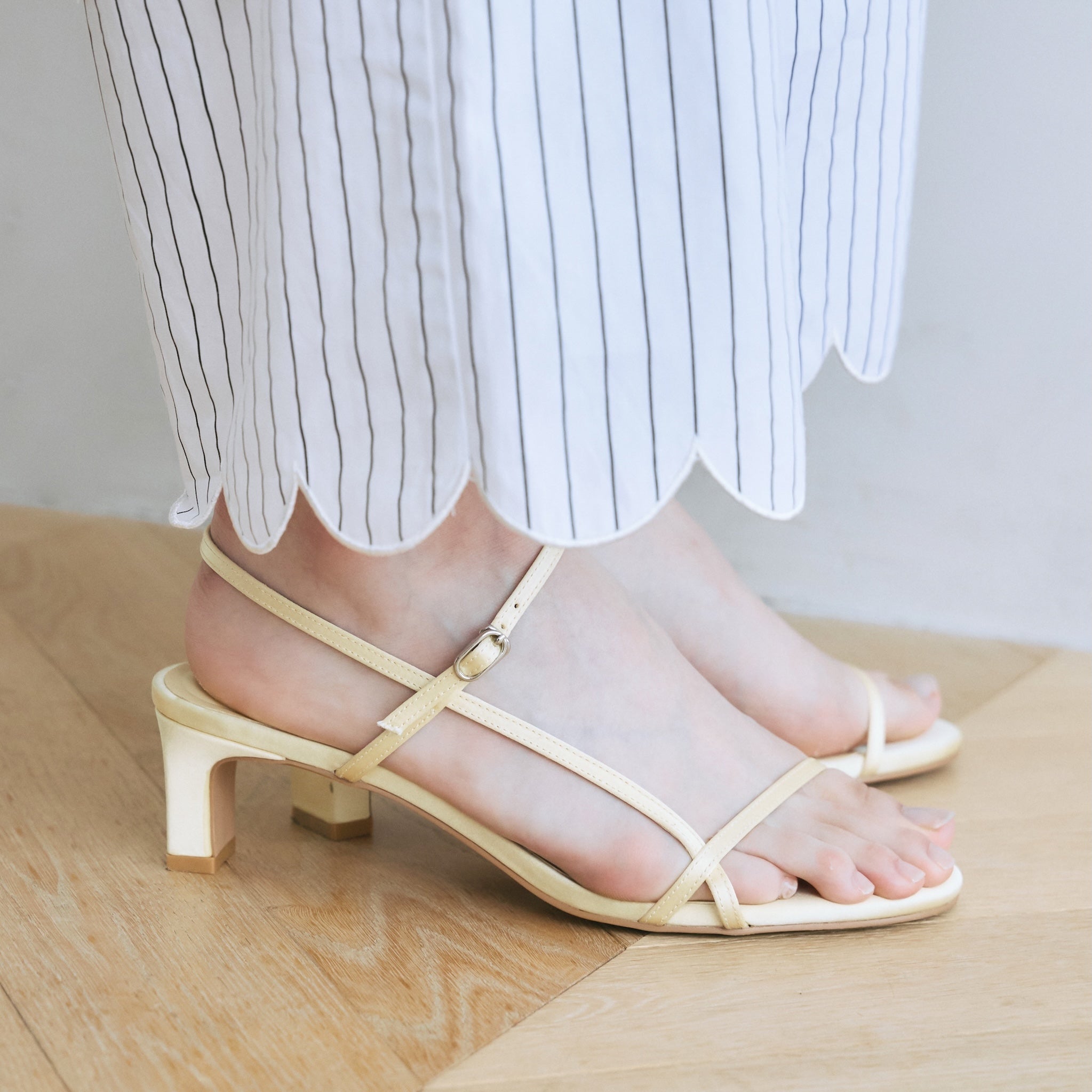 Thin ストラップサンダル