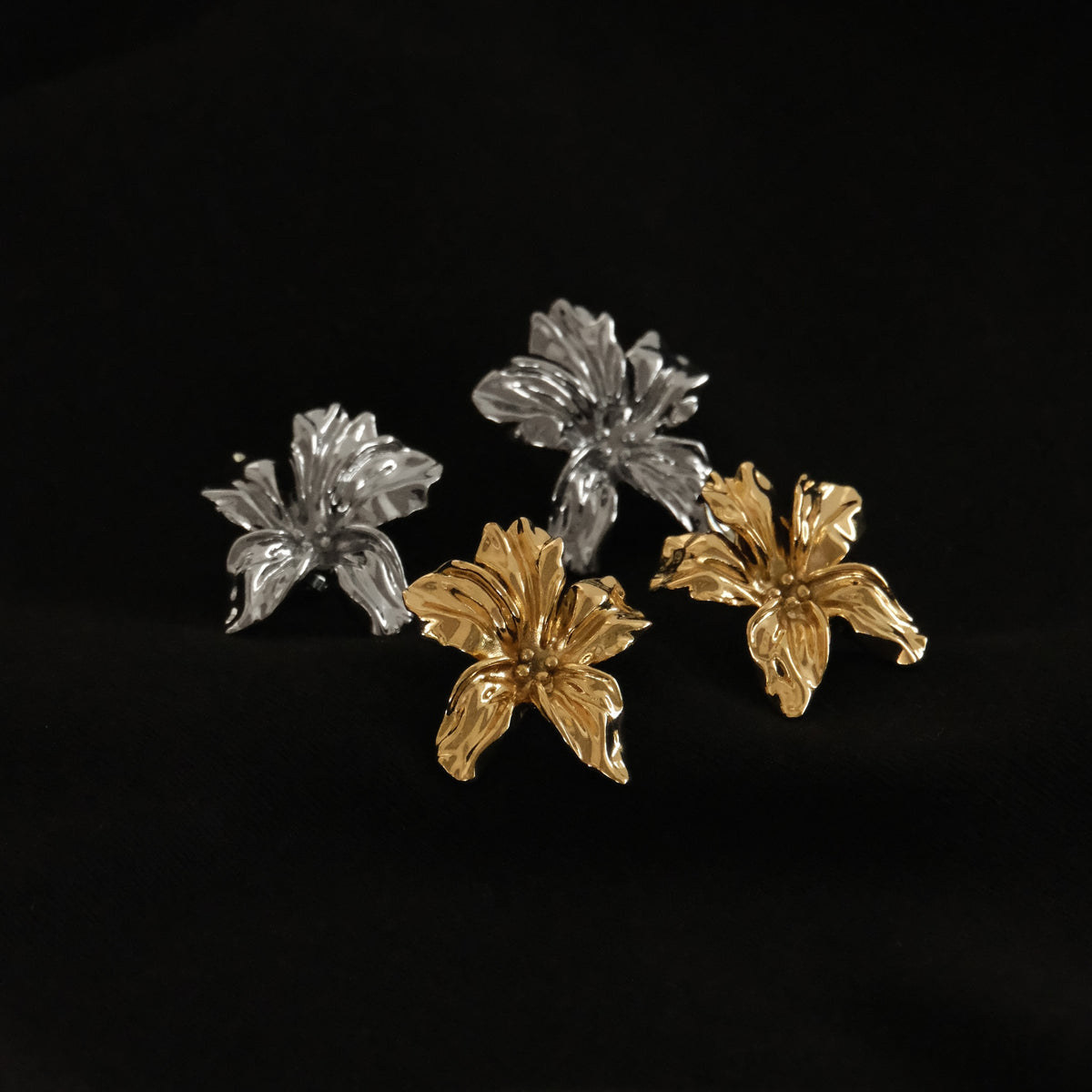 Flower motif earrings