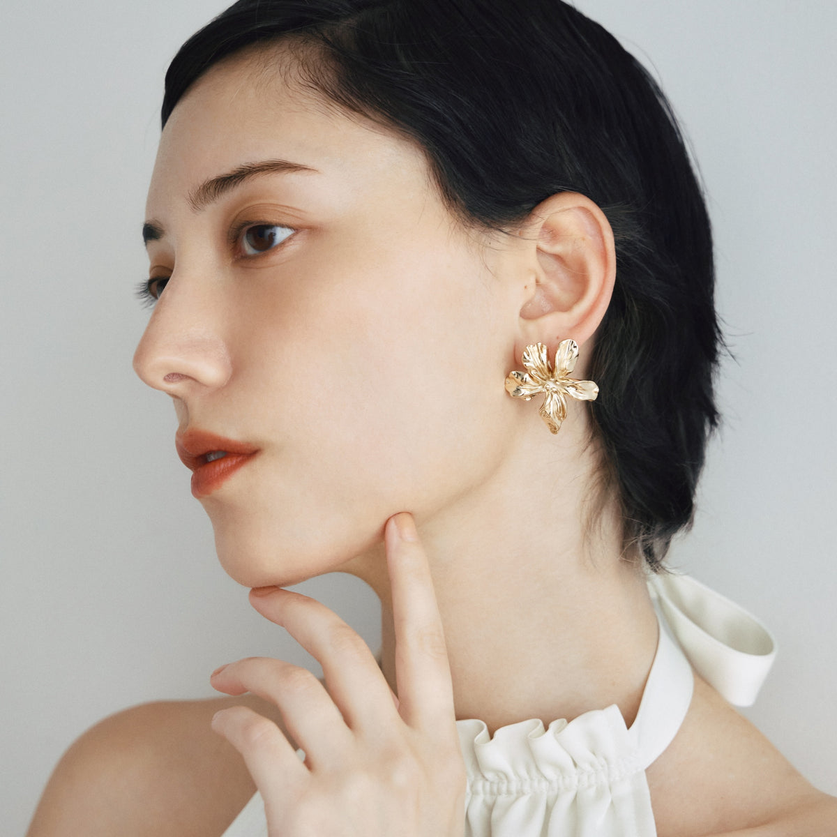 Flower motif earrings