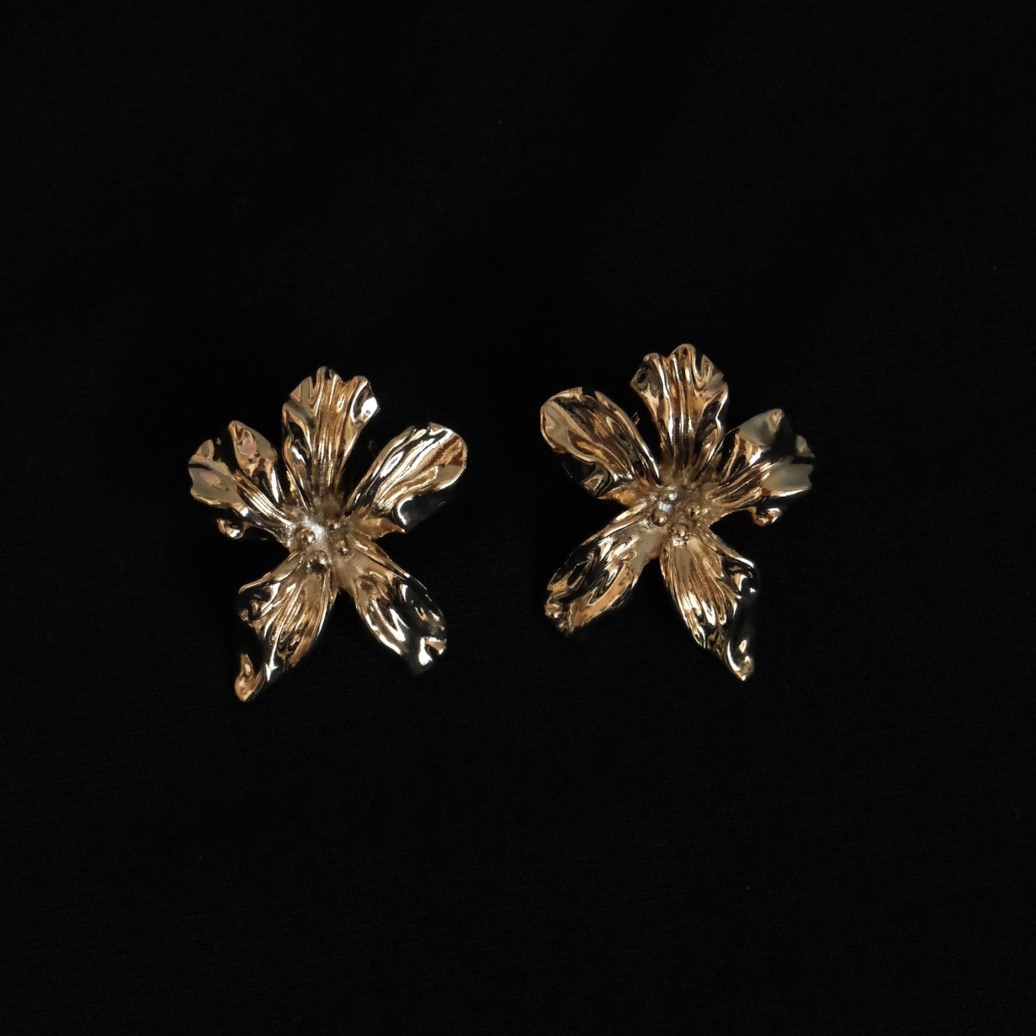 Flower motif ピアス