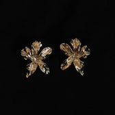 Flower motif earrings