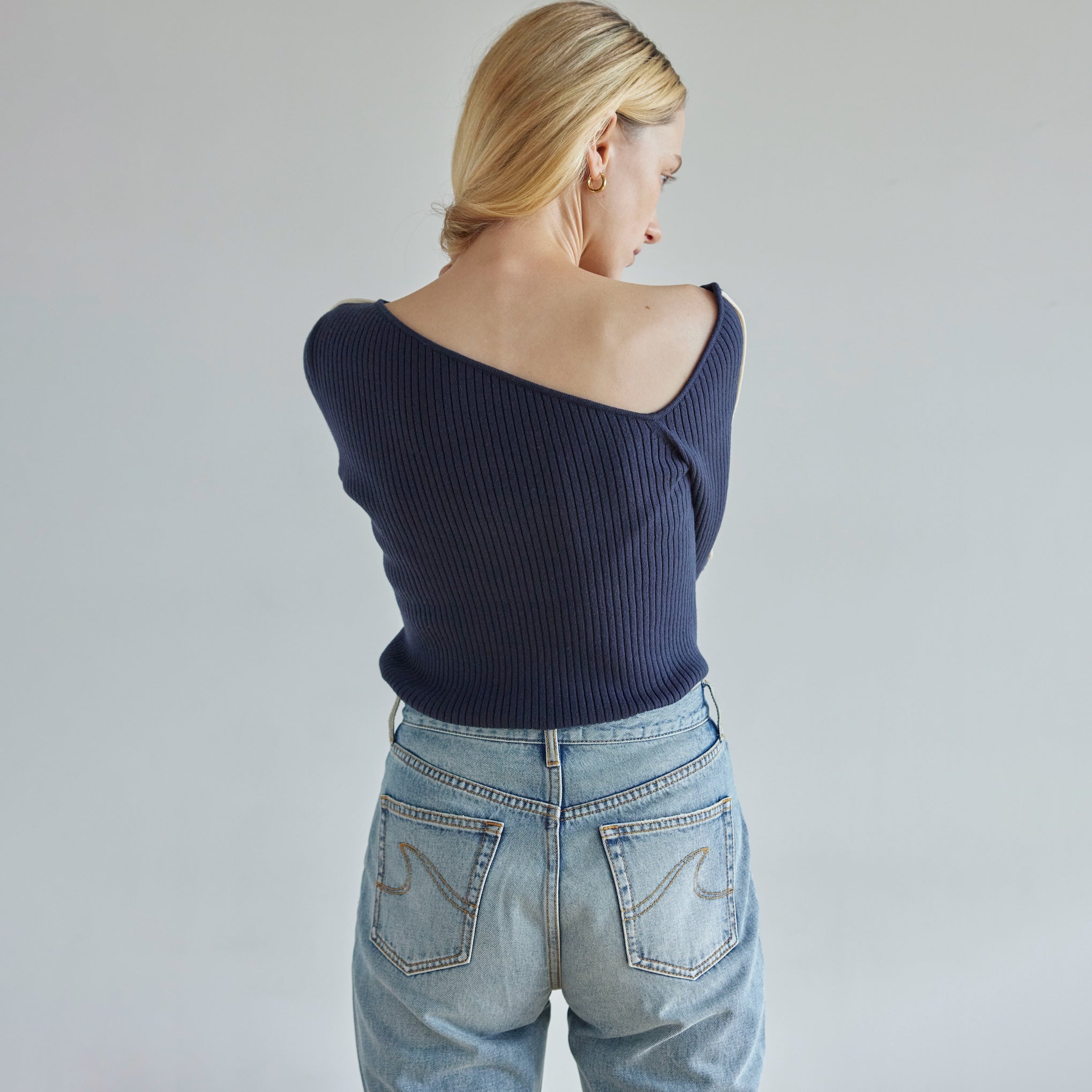 SideラインAsymmetry Knitトップス SideラインAsymmetry Knitトップス