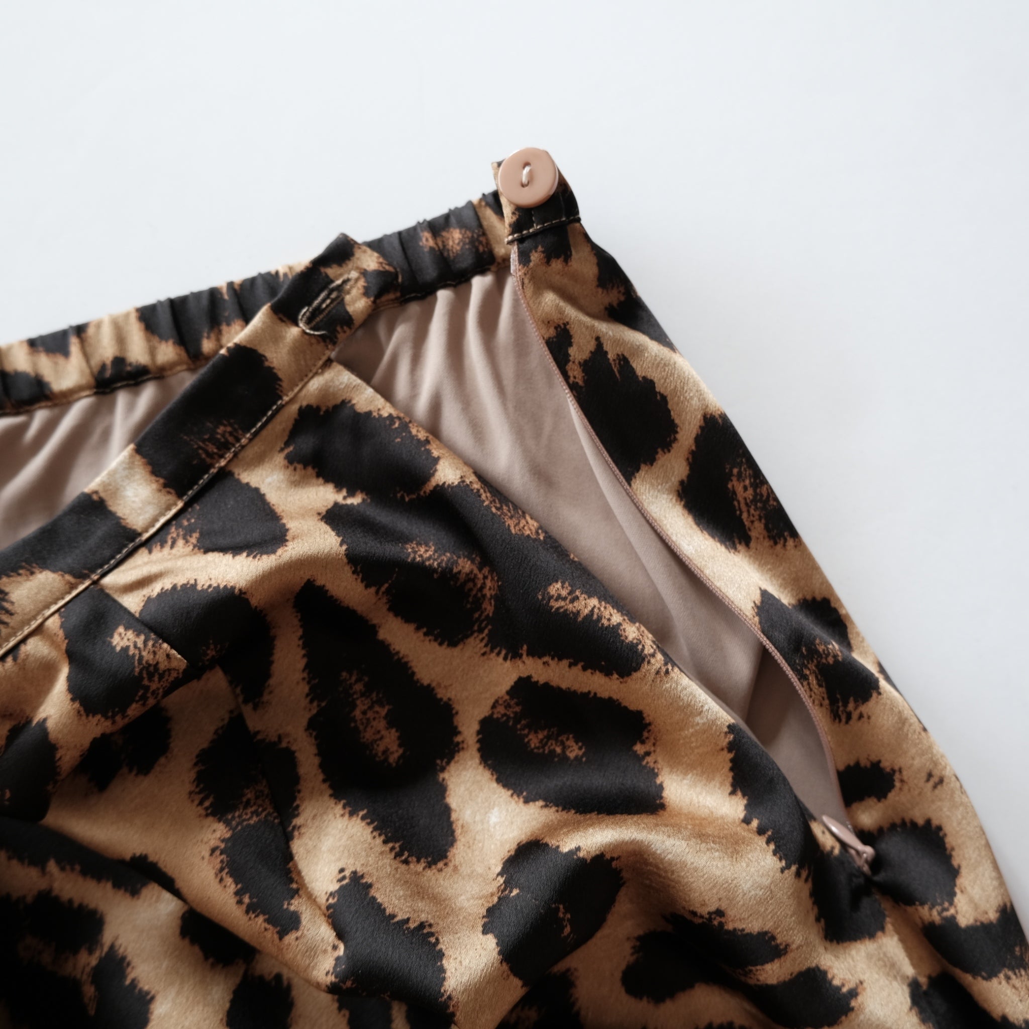 Leopard サテンマーメイドスカート searoomlynn Leopardサテンマーメイドスカート - メルカリ
