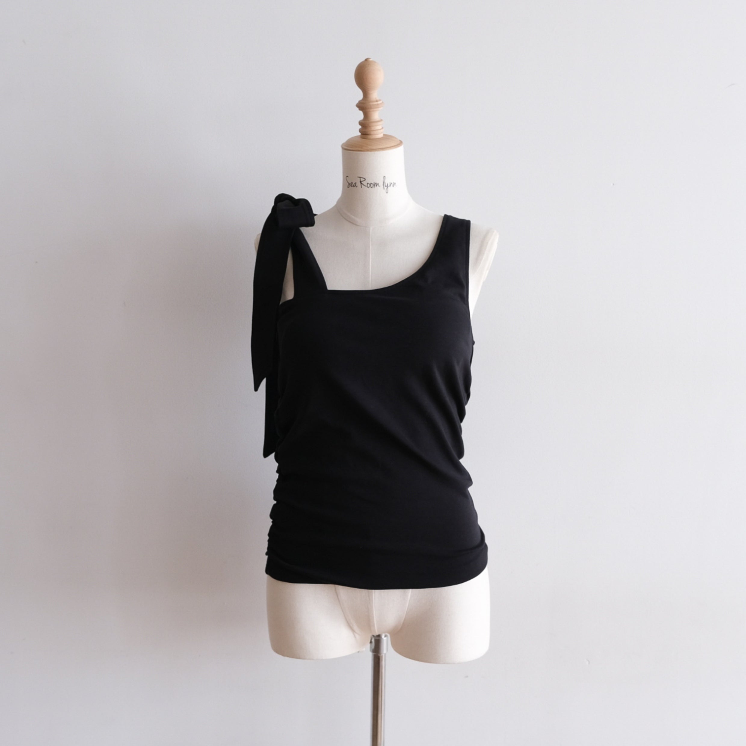 パッドin Mofty Asymmetryトップス
