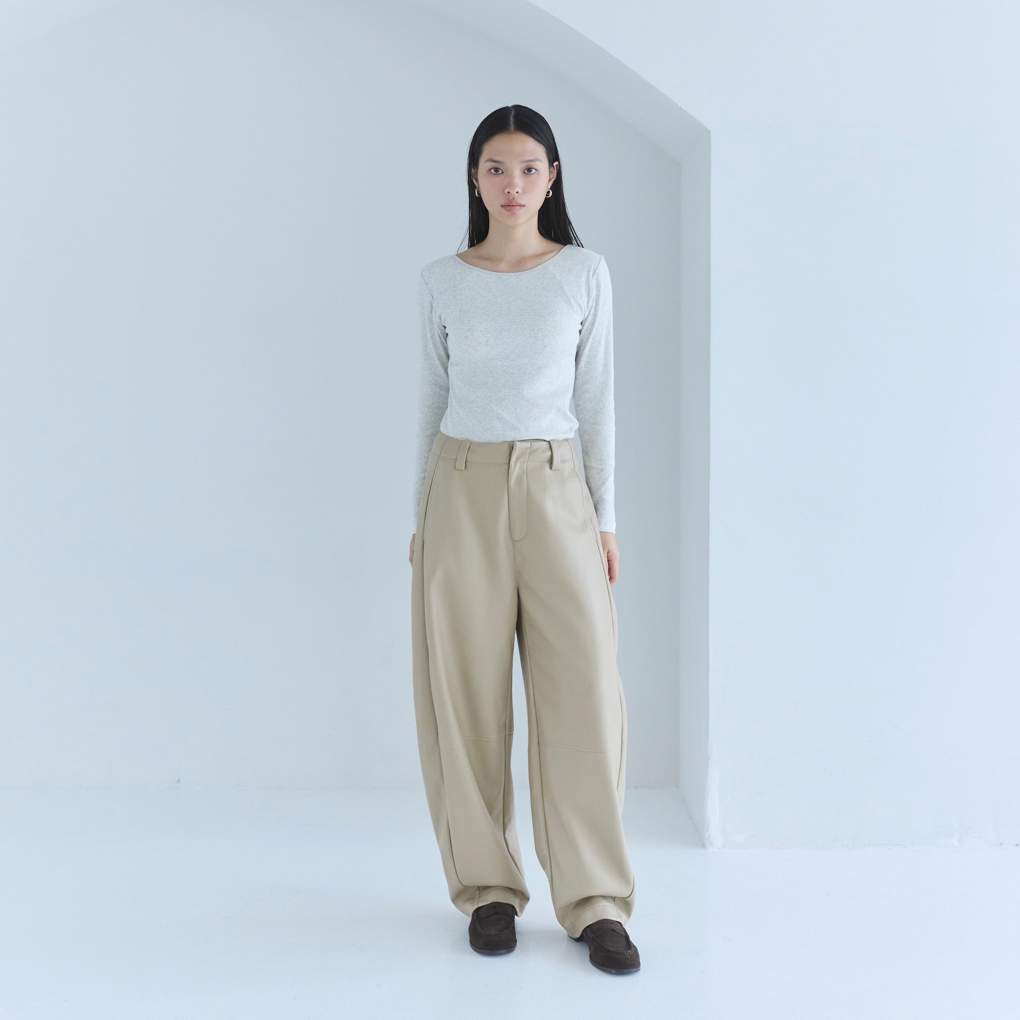 Roundish ECOレザーパンツ