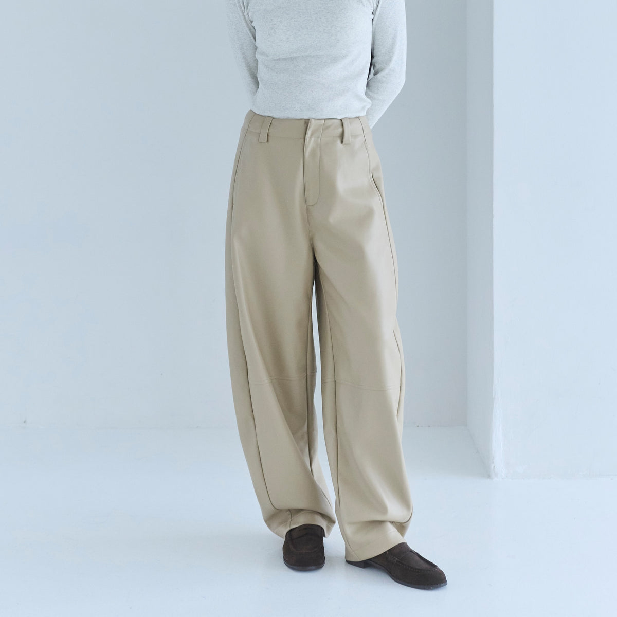 Roundish ECO Leather Pants