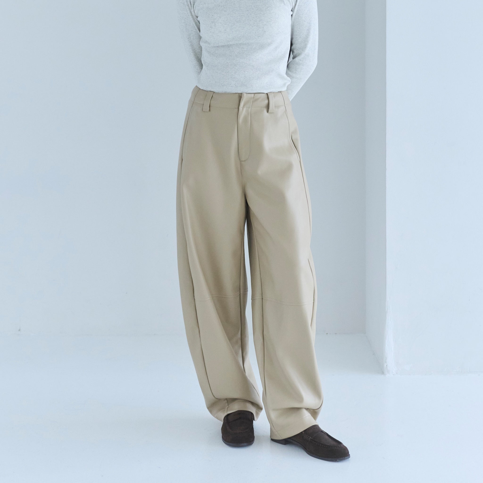 Roundish ECOレザーパンツ