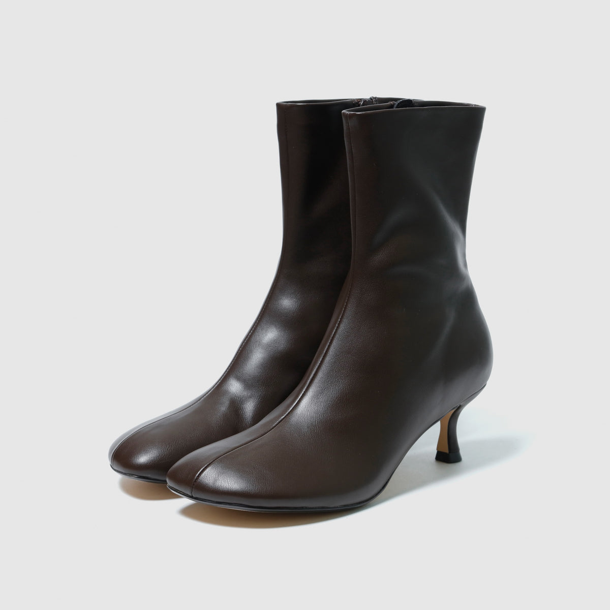 Round toe mid heel boots