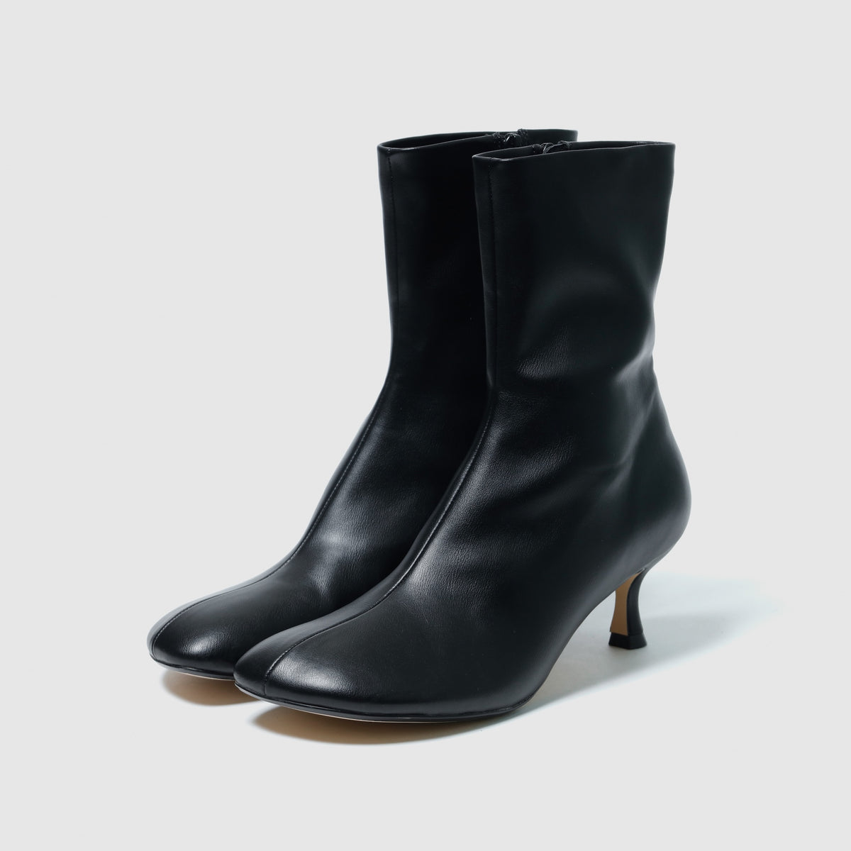 Round toe mid heel boots