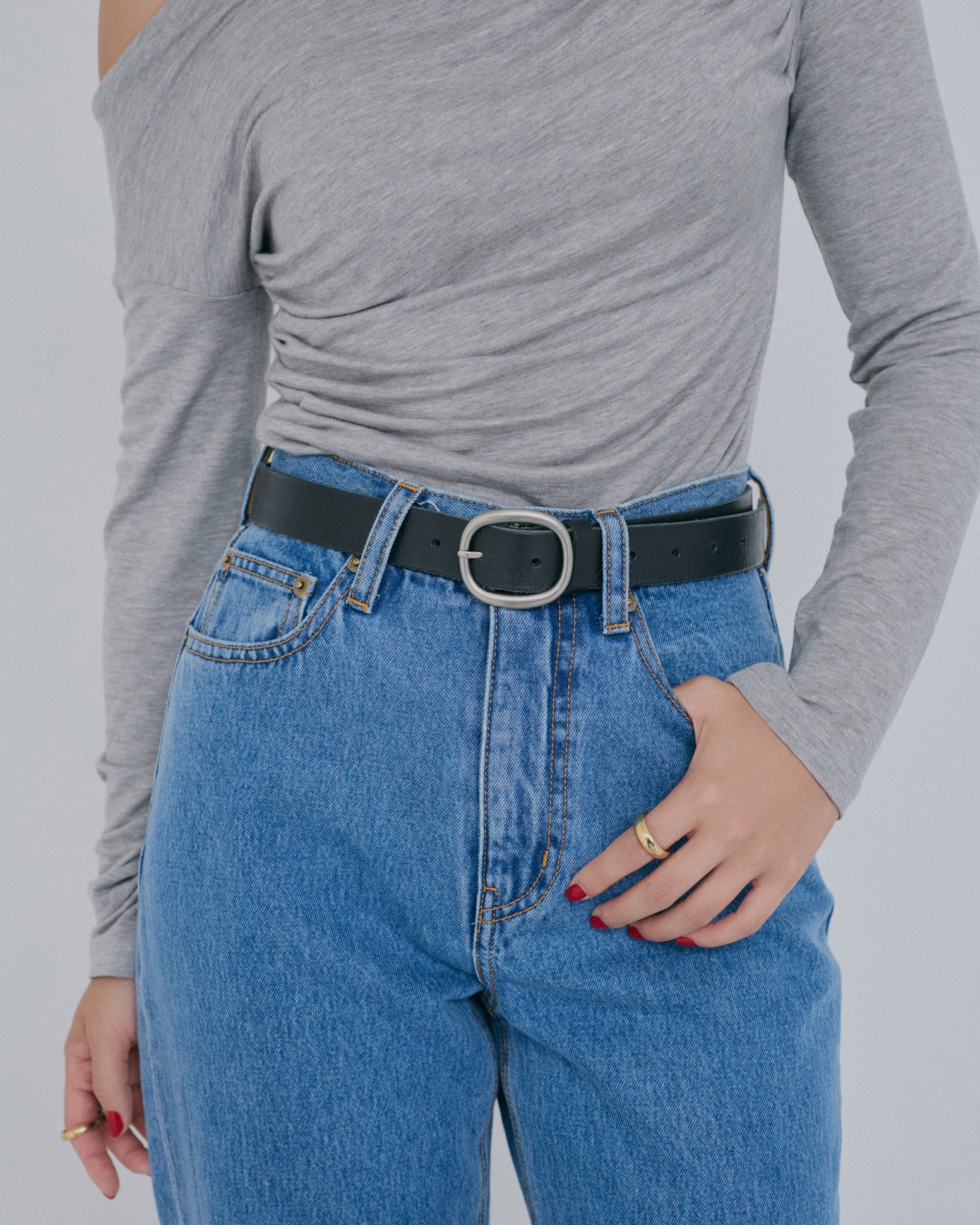 collab round buckle leather belt