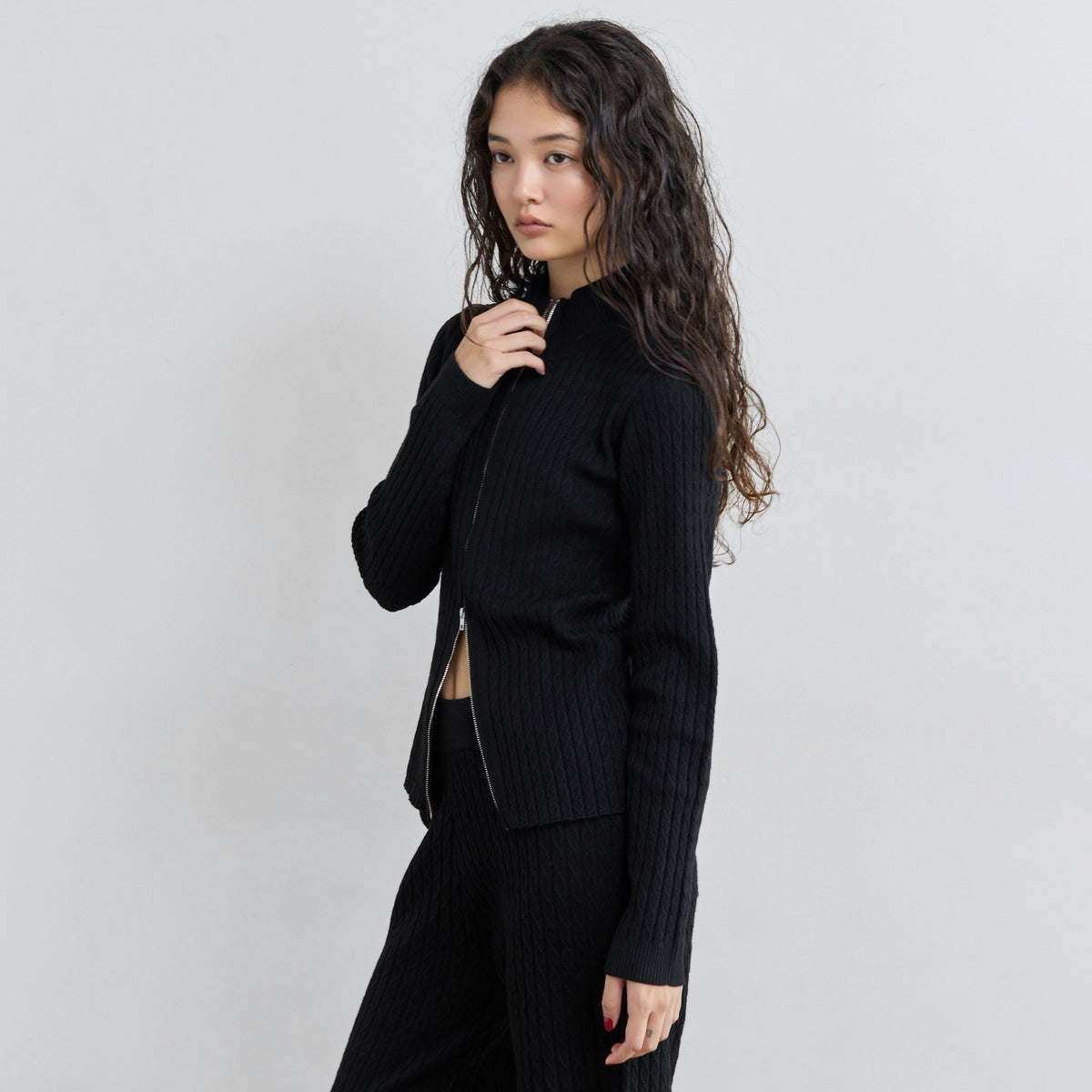 miniケーブルW Zipハイネックニット