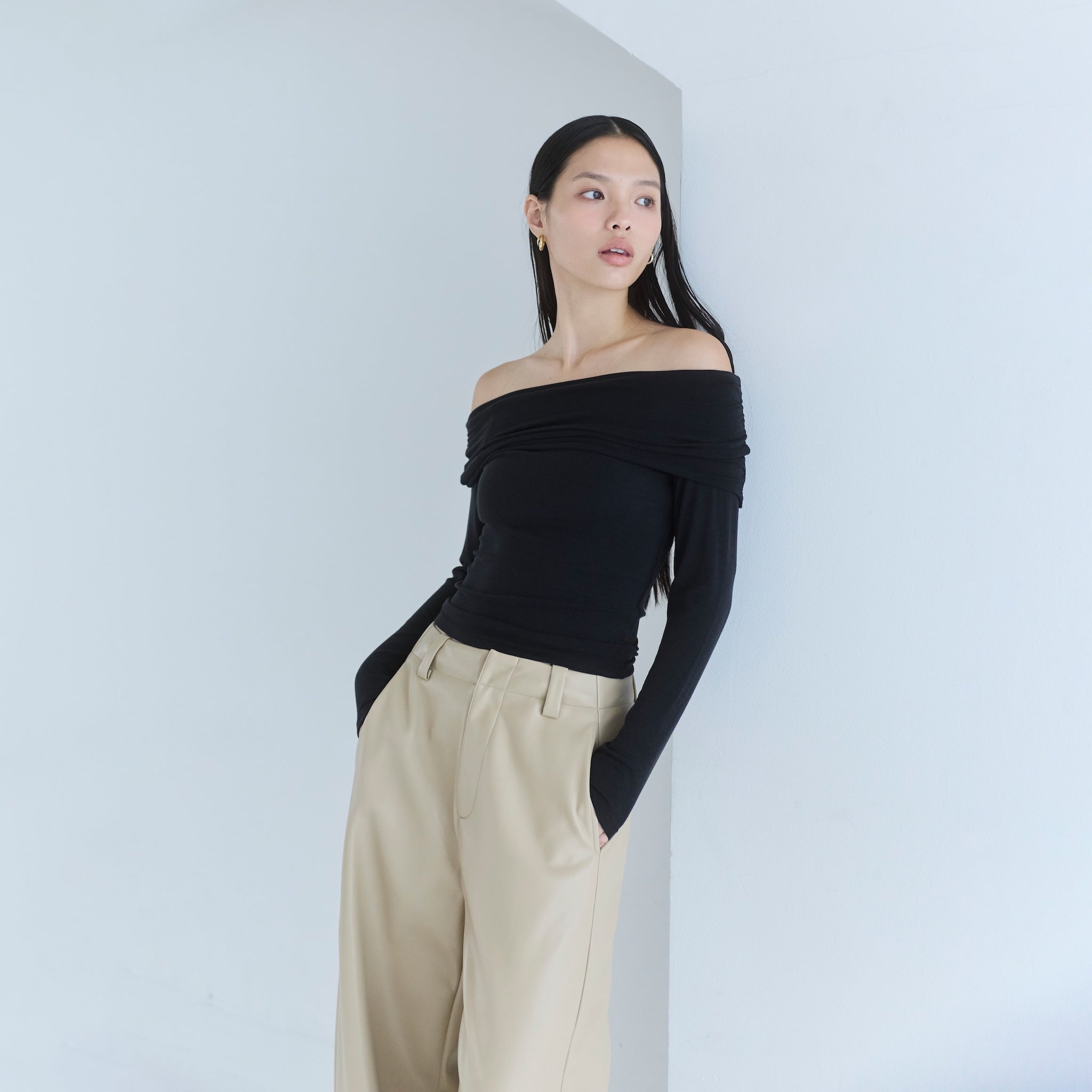 Softtouchオフショルギャザートップス