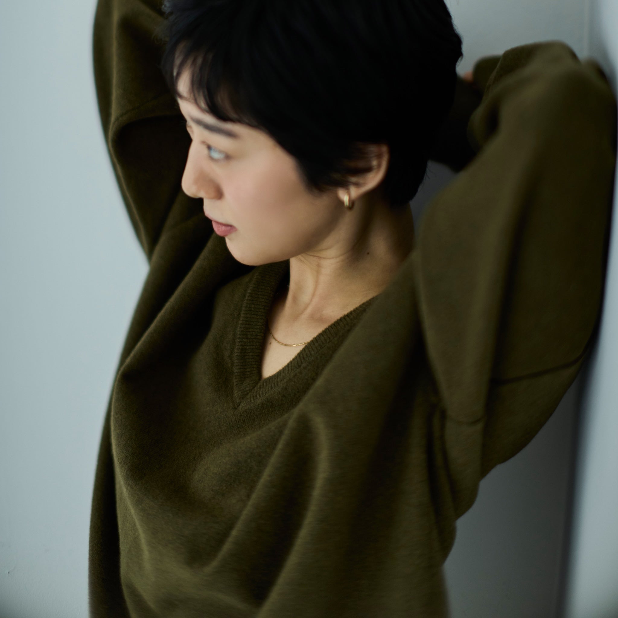 collab Light Sweatlike V-neck Knit