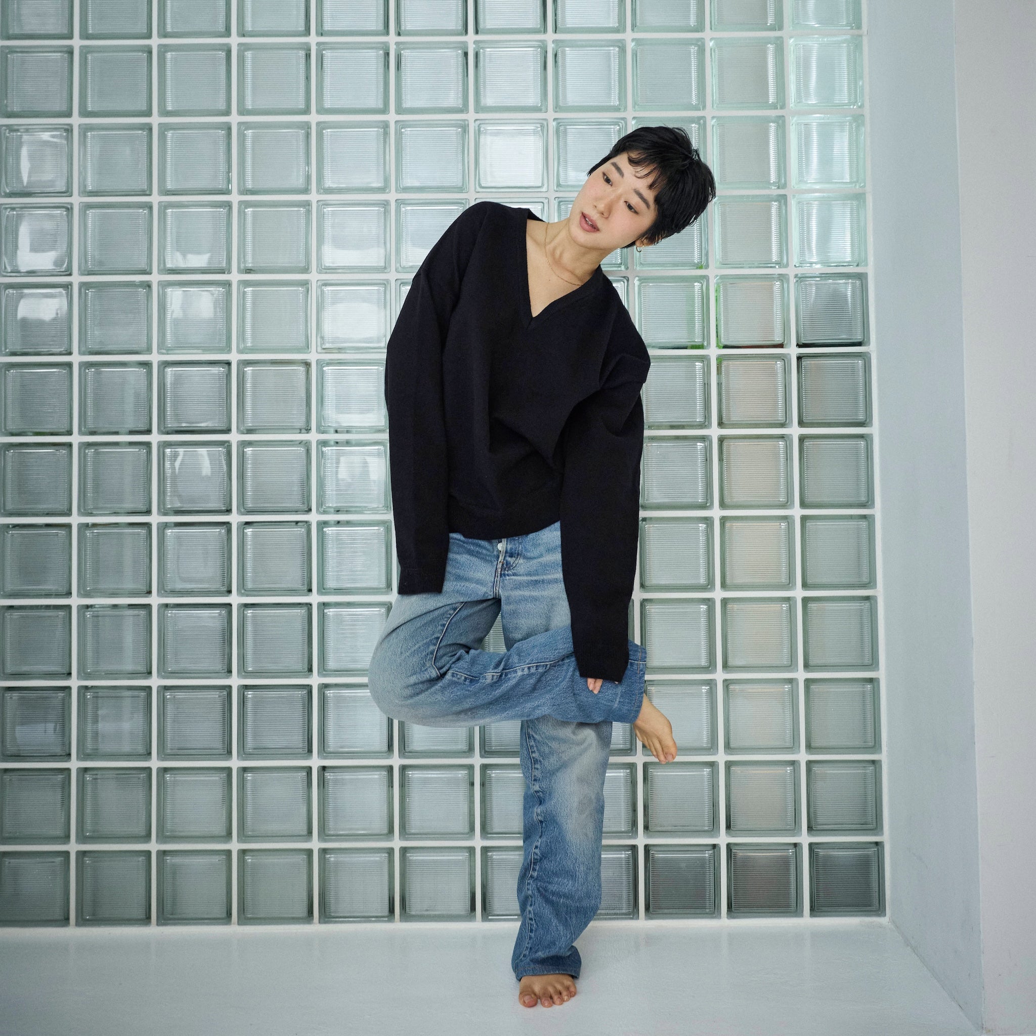 collab Light Sweatlike V-neck Knit