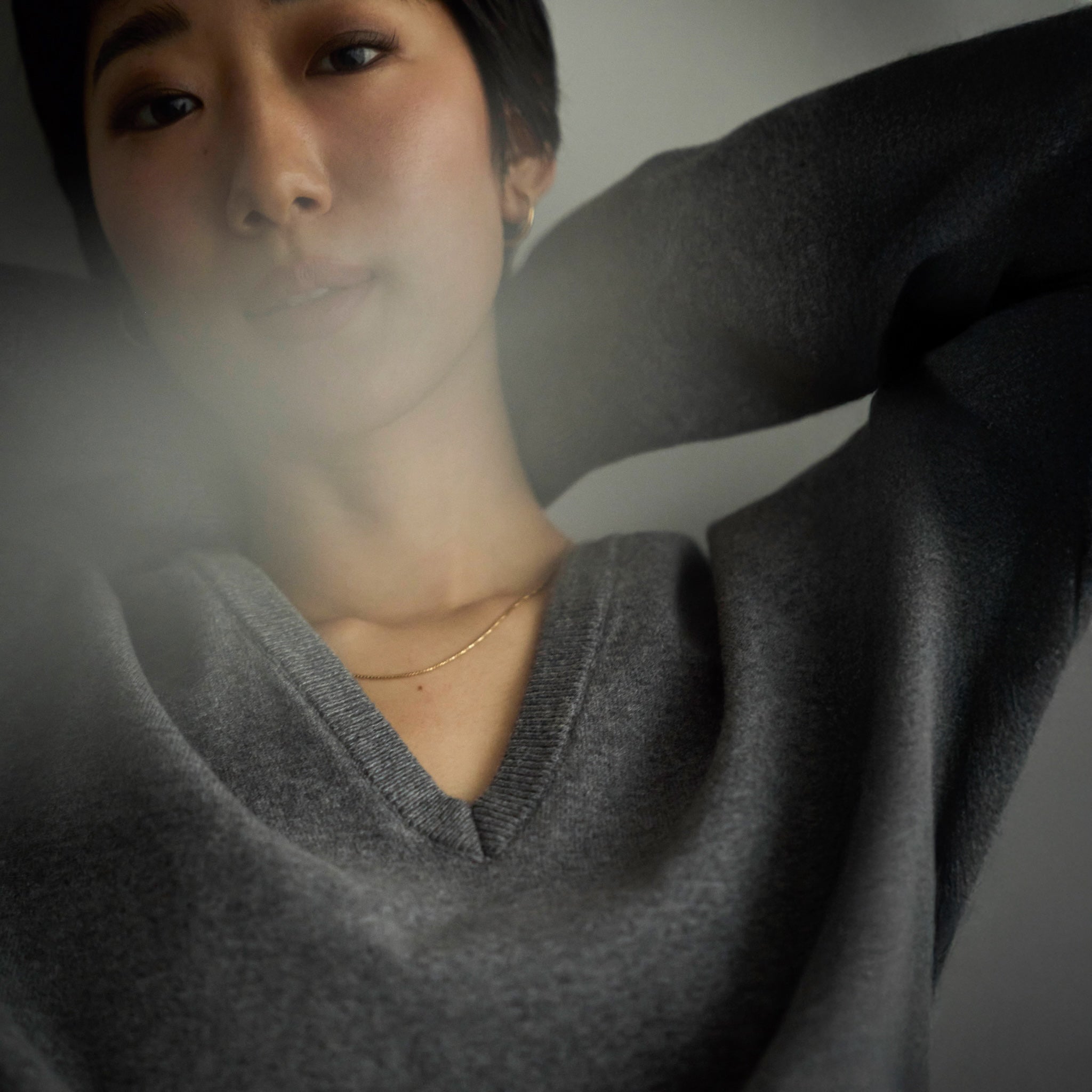 collab Light Sweatlike V-neck Knit