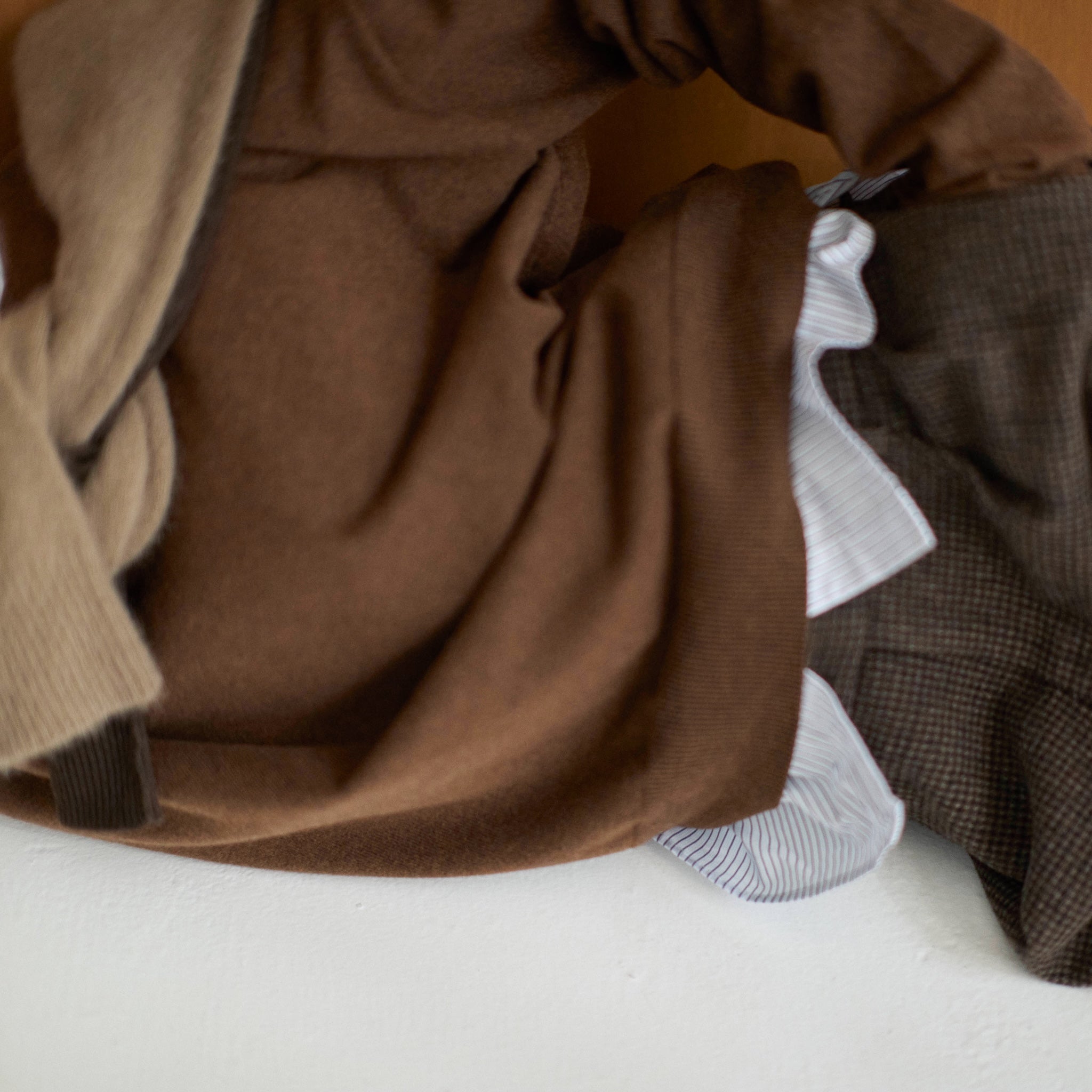 collab Light Sweatlike V-neck Knit