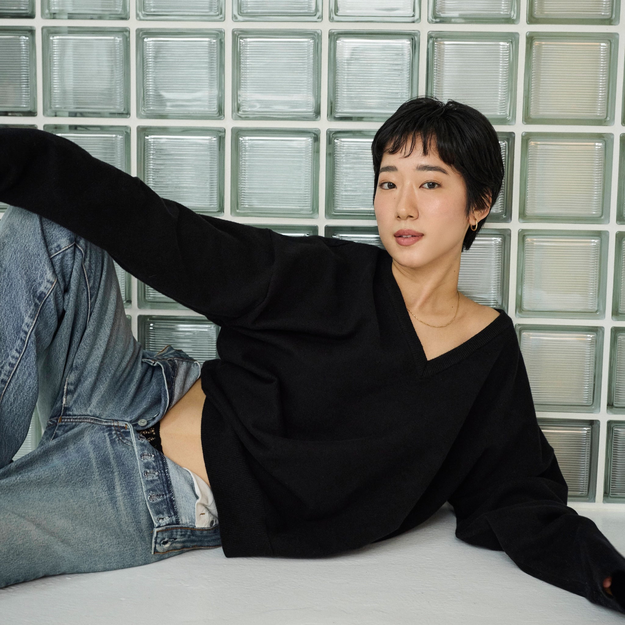 collab Light Sweatlike V-neck Knit