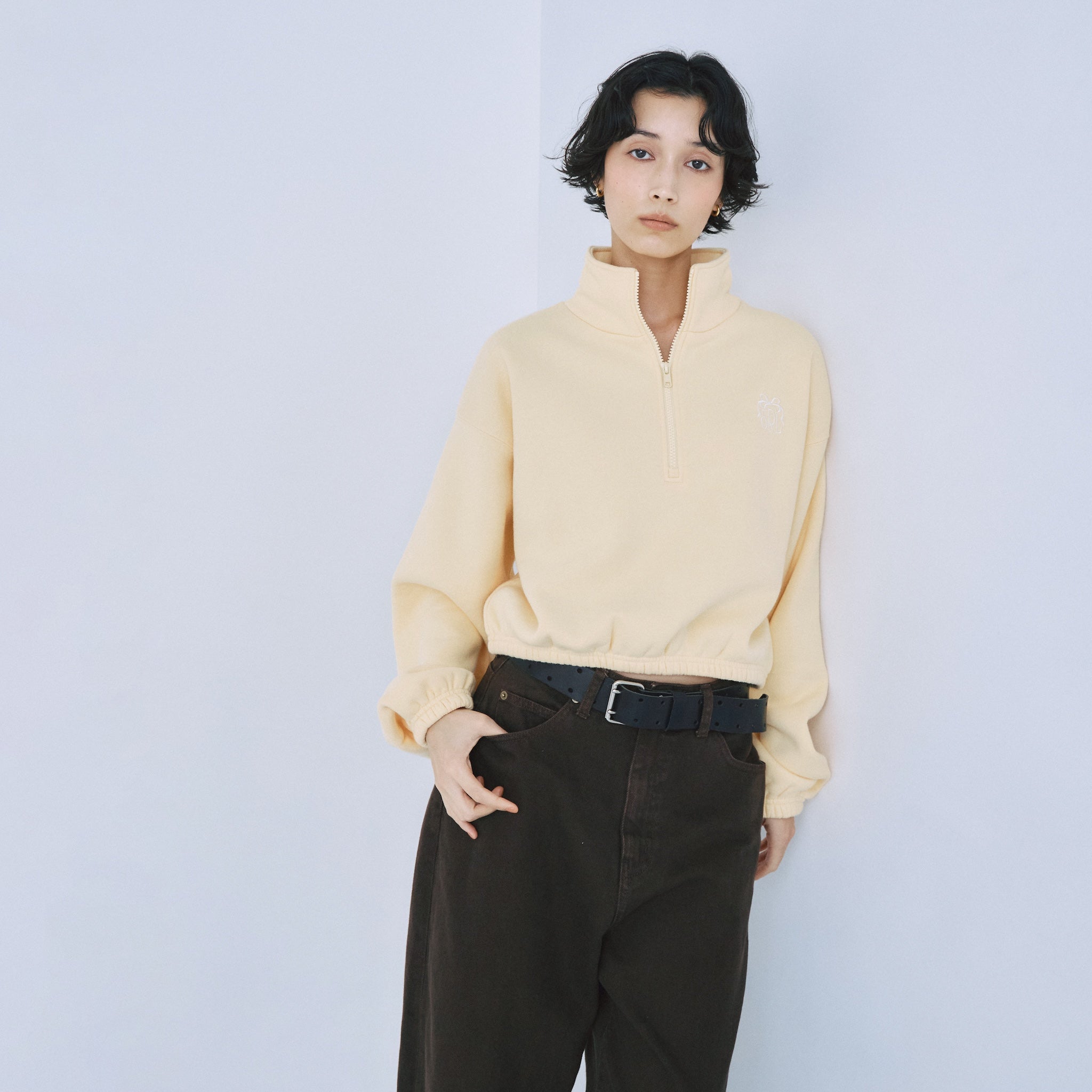 Ribbon Logo Volume Sweat Zipトップス