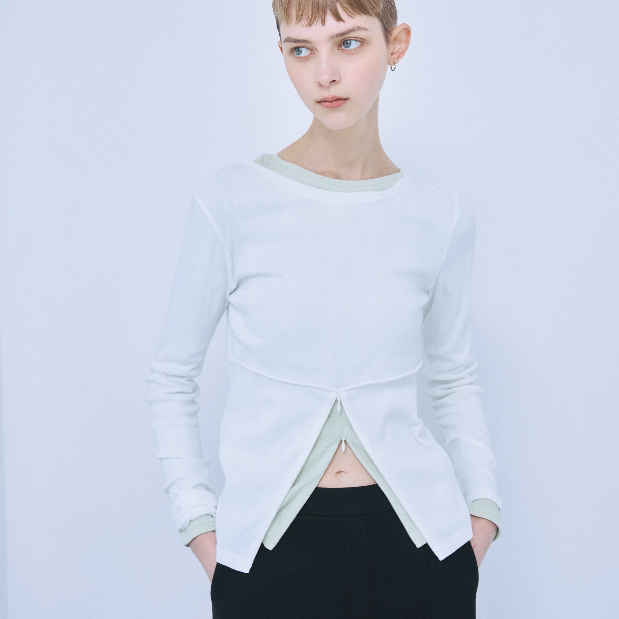 Soft sheerランダムRIB BackOpenトップス