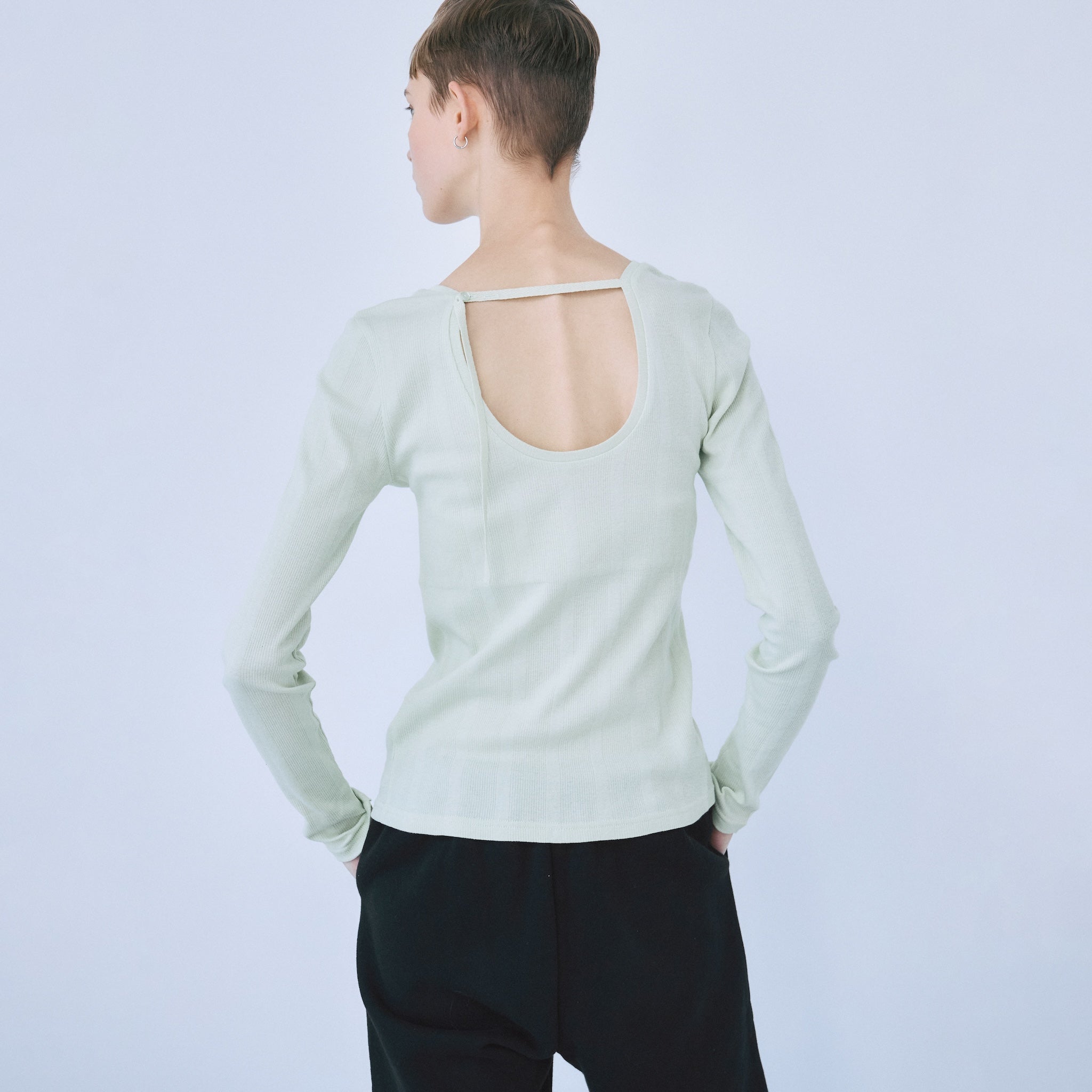 Soft sheerランダムRIB BackOpenトップス