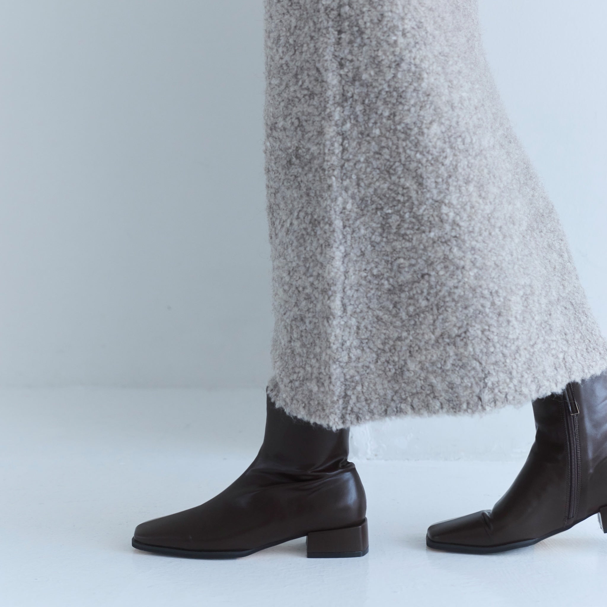 スクエアトゥローヒールショートブーツ