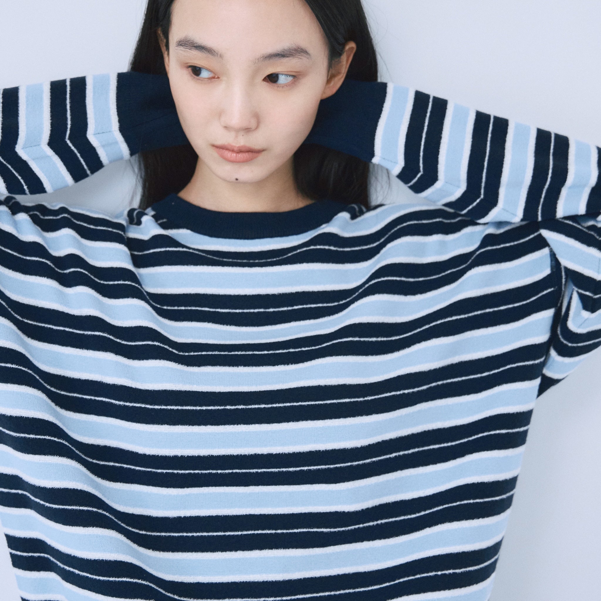 Random Border Crew Neck Knit